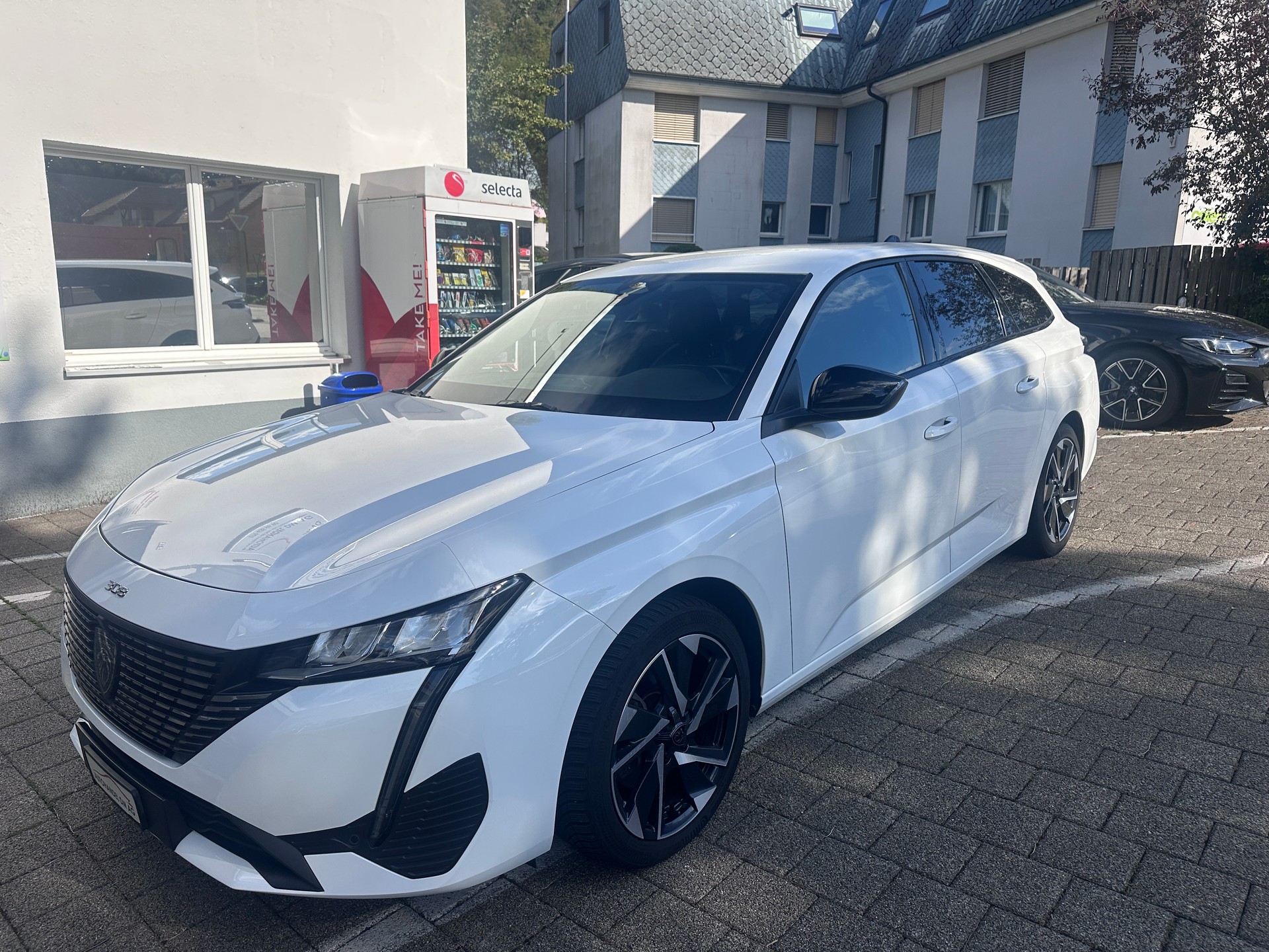 PEUGEOT 308 SW 1.5 BlueHDI Allure EAT8-image-1