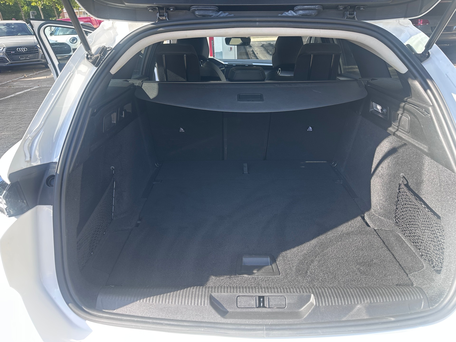 PEUGEOT 308 SW 1.5 BlueHDI Allure EAT8-image-19