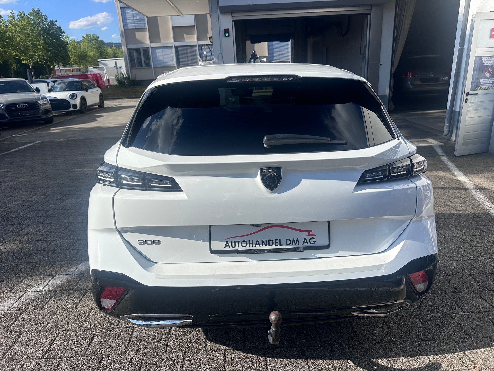 PEUGEOT 308 SW 1.5 BlueHDI Allure EAT8-image-4