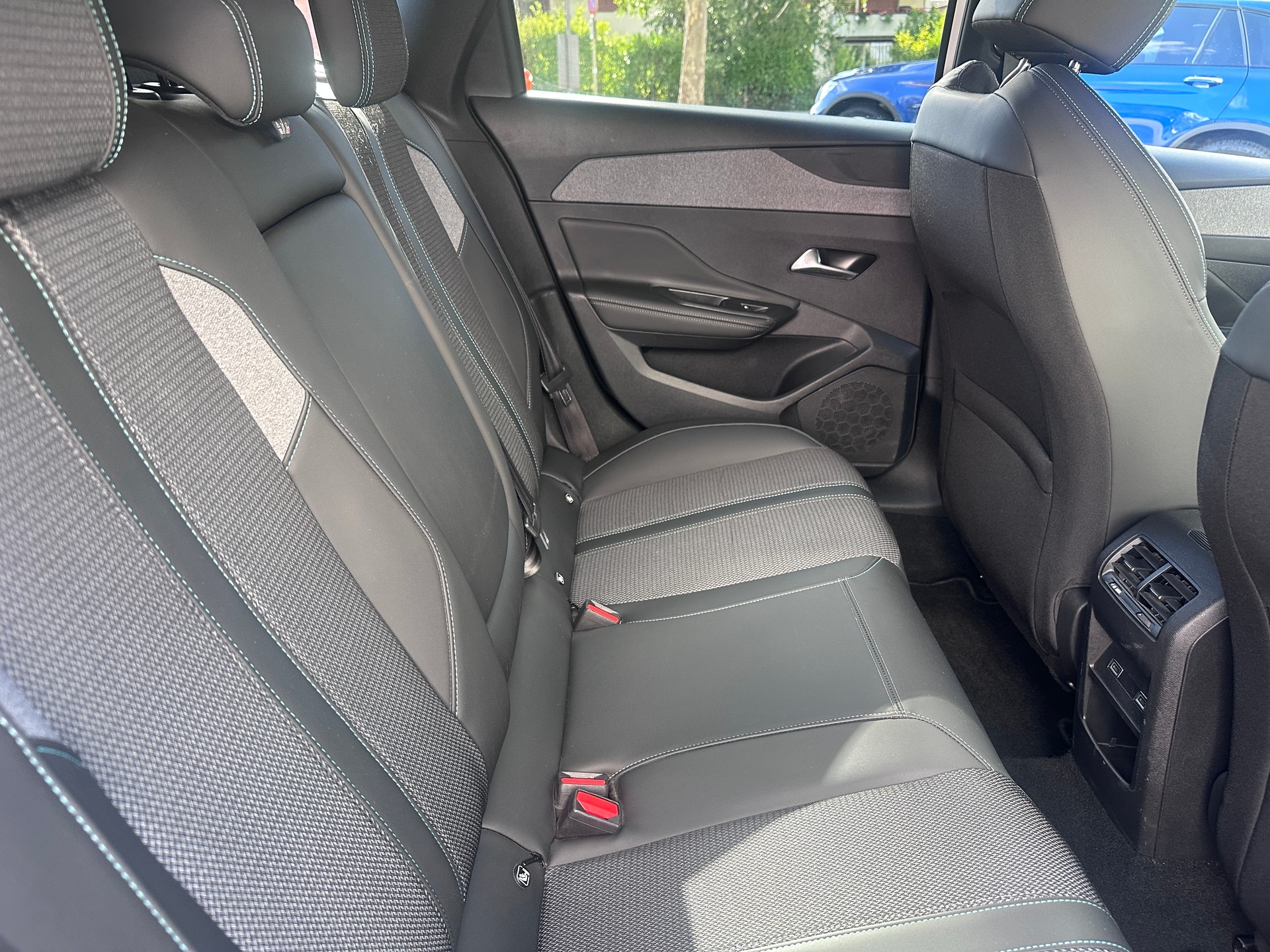 PEUGEOT 308 SW 1.5 BlueHDI Allure EAT8-image-18