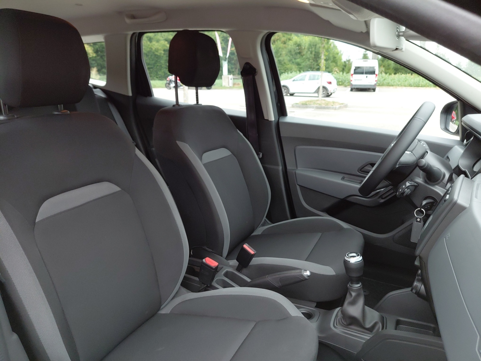 DACIA Duster SCe 115 Comfort 4x2 * Neuzustand* Frisch ab MFK 08.2026 * 1. Hand * Navi * Klima * Tempomat-image-7