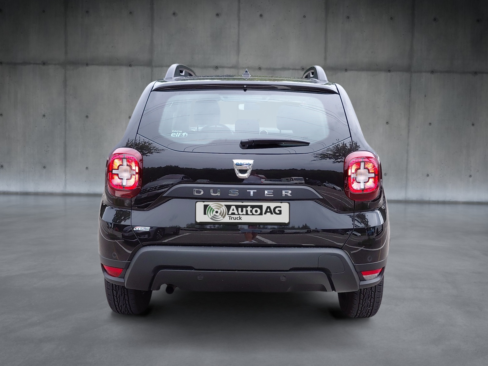 DACIA Duster SCe 115 Comfort 4x2 * Neuzustand* Frisch ab MFK 08.2026 * 1. Hand * Navi * Klima * Tempomat-image-2