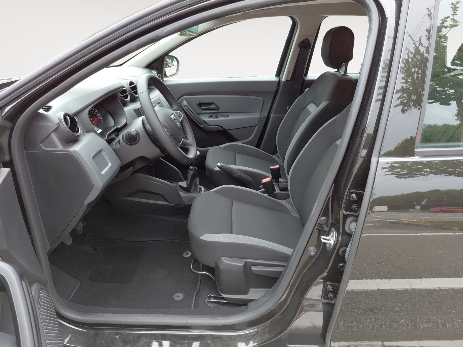 DACIA Duster SCe 115 Comfort 4x2 * Neuzustand* Frisch ab MFK 08.2026 * 1. Hand * Navi * Klima * Tempomat-image-8