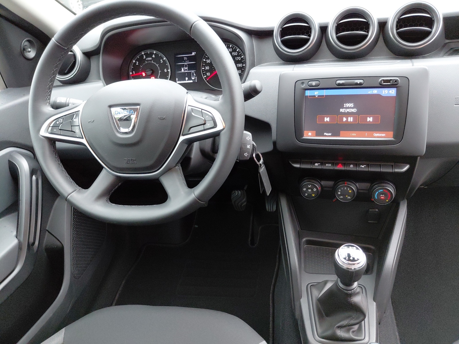DACIA Duster SCe 115 Comfort 4x2 * Neuzustand* Frisch ab MFK 08.2026 * 1. Hand * Navi * Klima * Tempomat-image-9