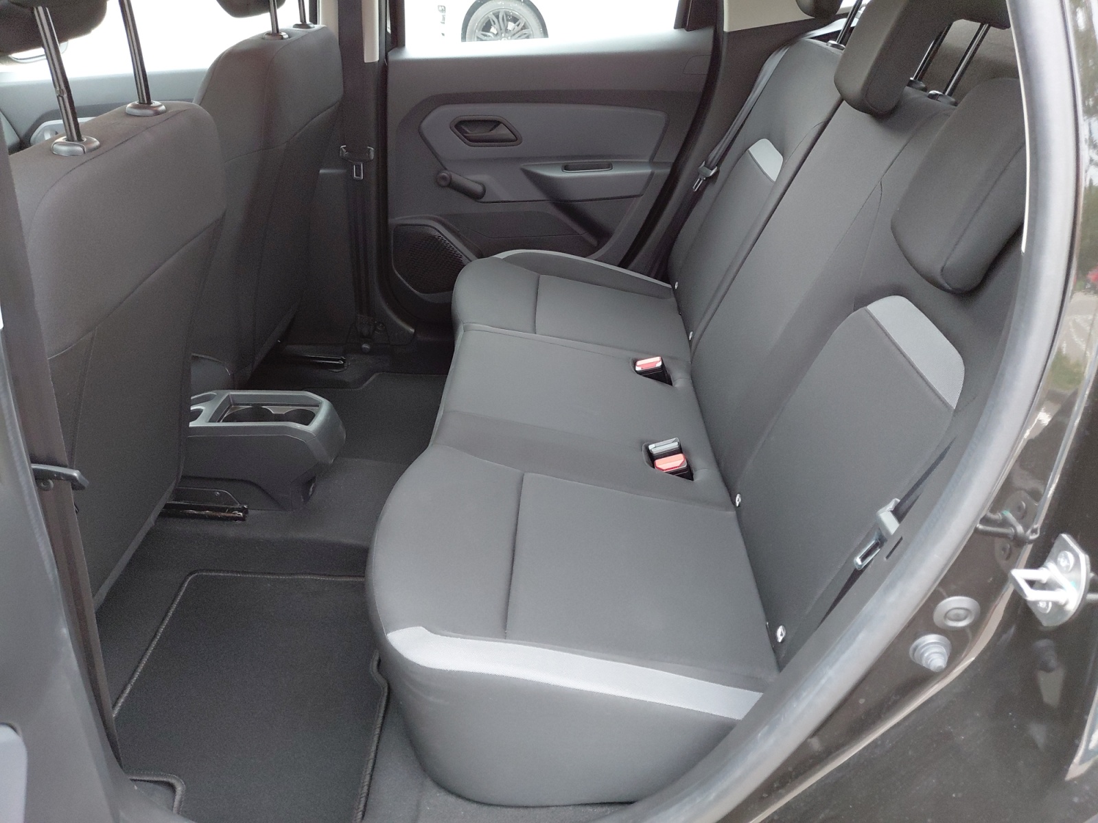 DACIA Duster SCe 115 Comfort 4x2 * Neuzustand* Frisch ab MFK 08.2026 * 1. Hand * Navi * Klima * Tempomat-image-16