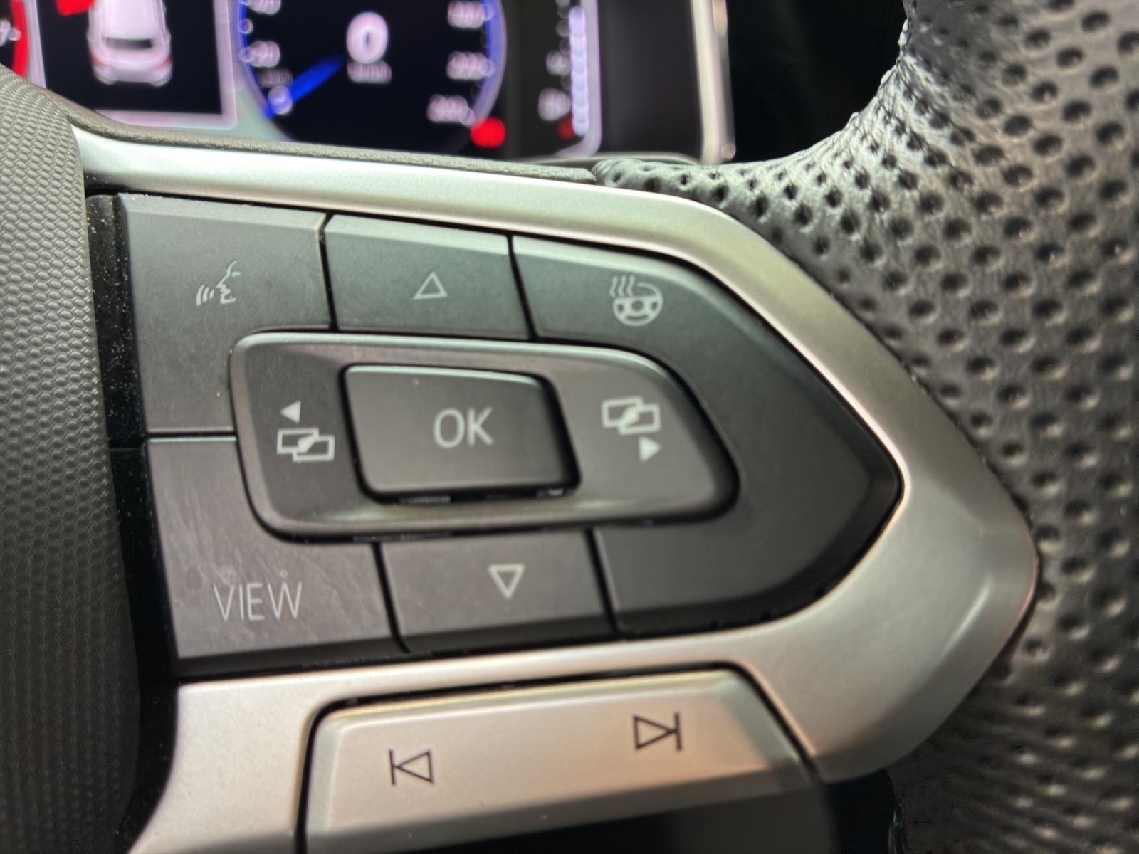 VW T-Roc 2.0 TSI R-Line DSG 4Motion-image-15