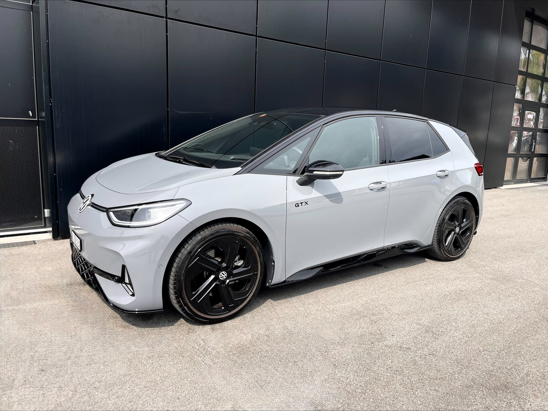 VW GTX Performance United mit Anhängerkupplung für einen Fahrradträger und Wärmepumpe für mehr Reichweite-image-0