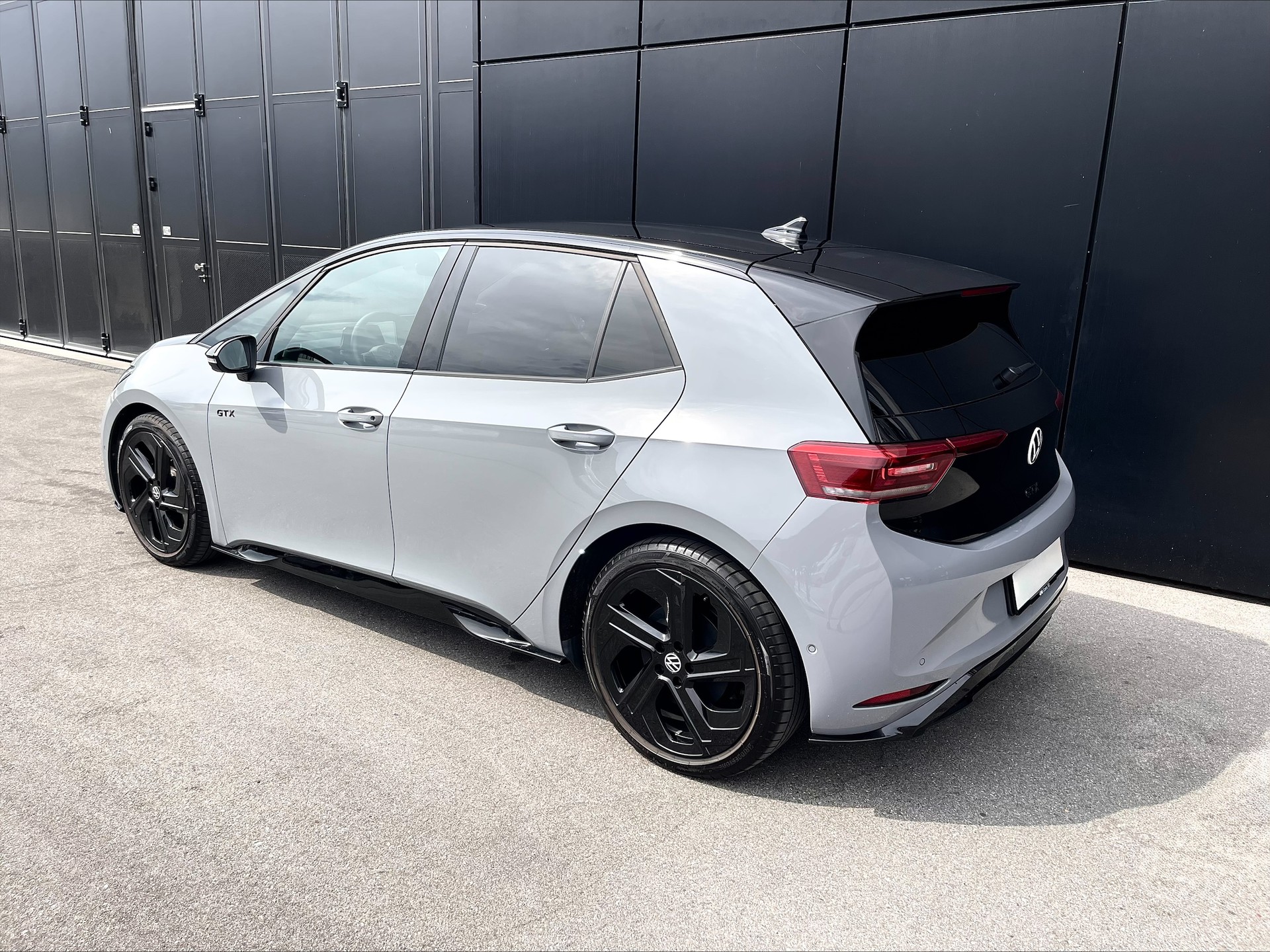 VW GTX Performance United mit Anhängerkupplung für einen Fahrradträger und Wärmepumpe für mehr Reichweite-image-1