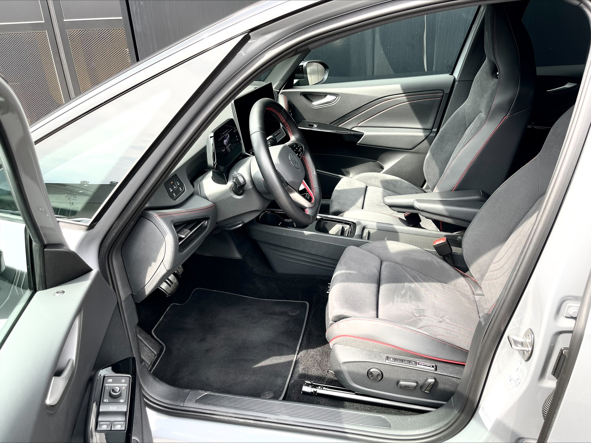 VW GTX Performance United mit Anhängerkupplung für einen Fahrradträger und Wärmepumpe für mehr Reichweite-image-4