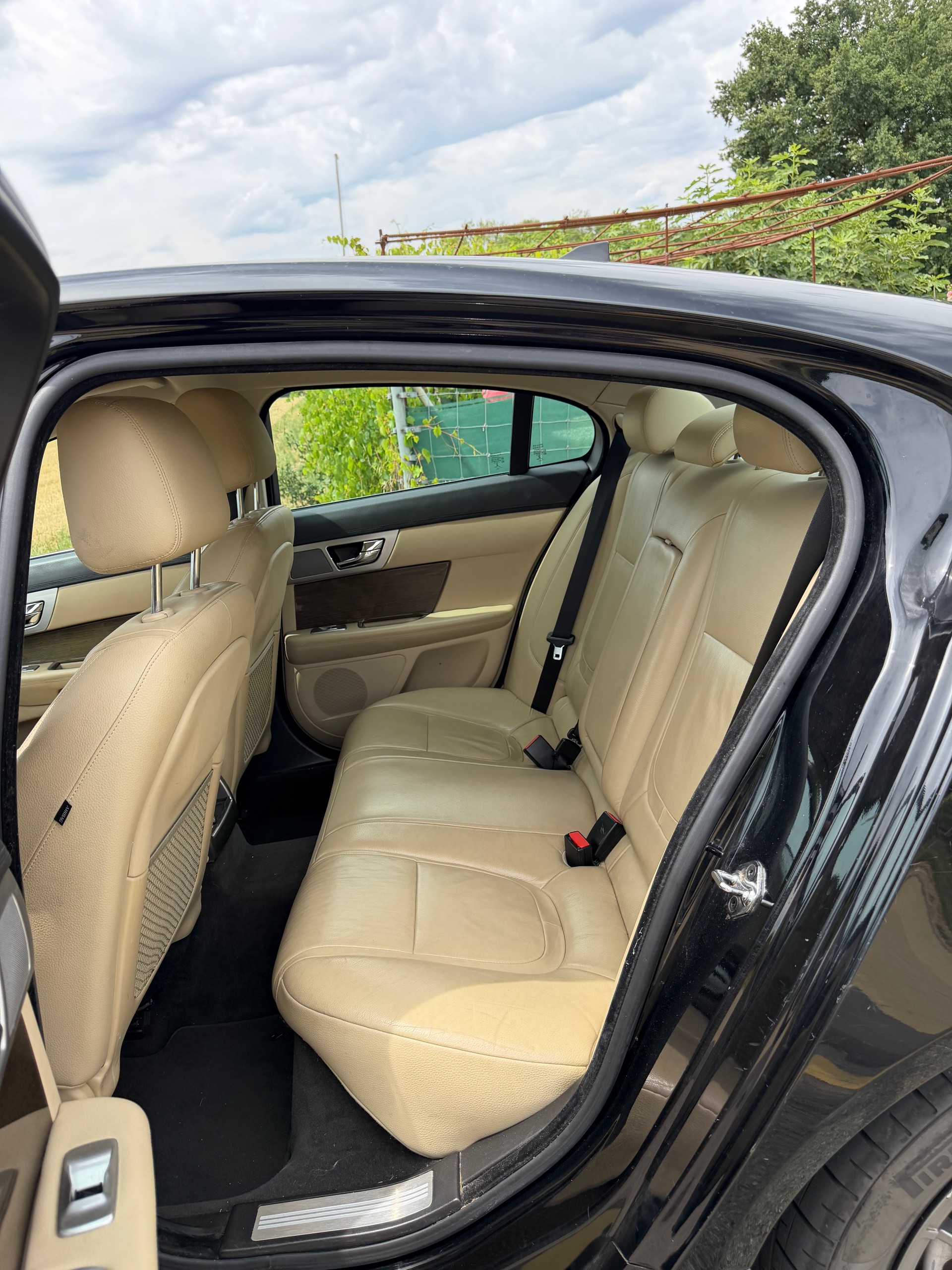 JAGUAR XF 3.0d V6 Luxury-image-10