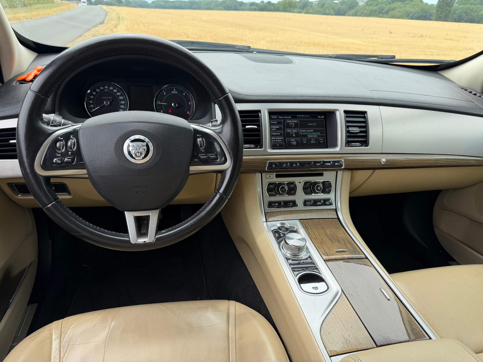 JAGUAR XF 3.0d V6 Luxury-image-6