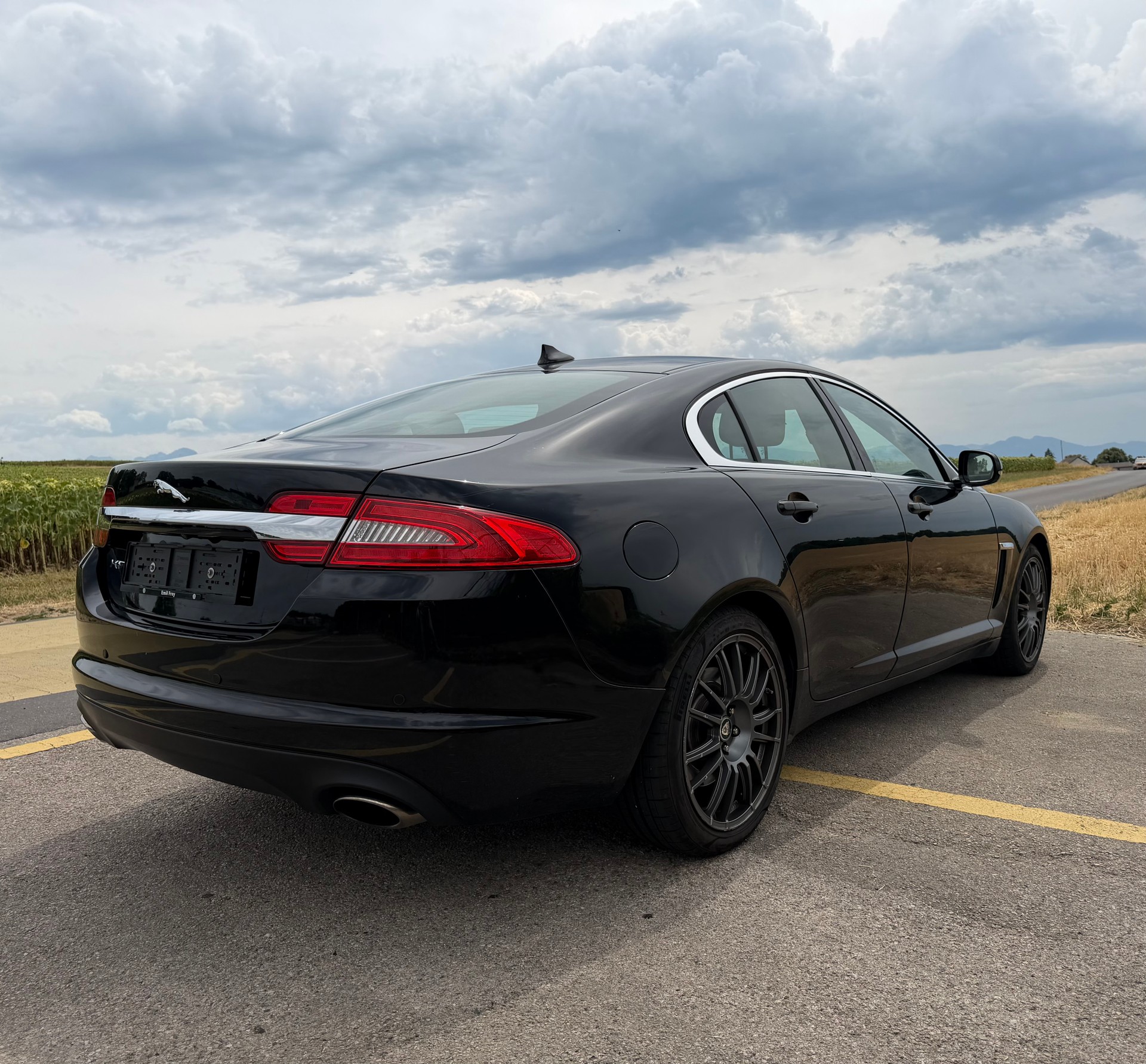 JAGUAR XF 3.0d V6 Luxury-image-2
