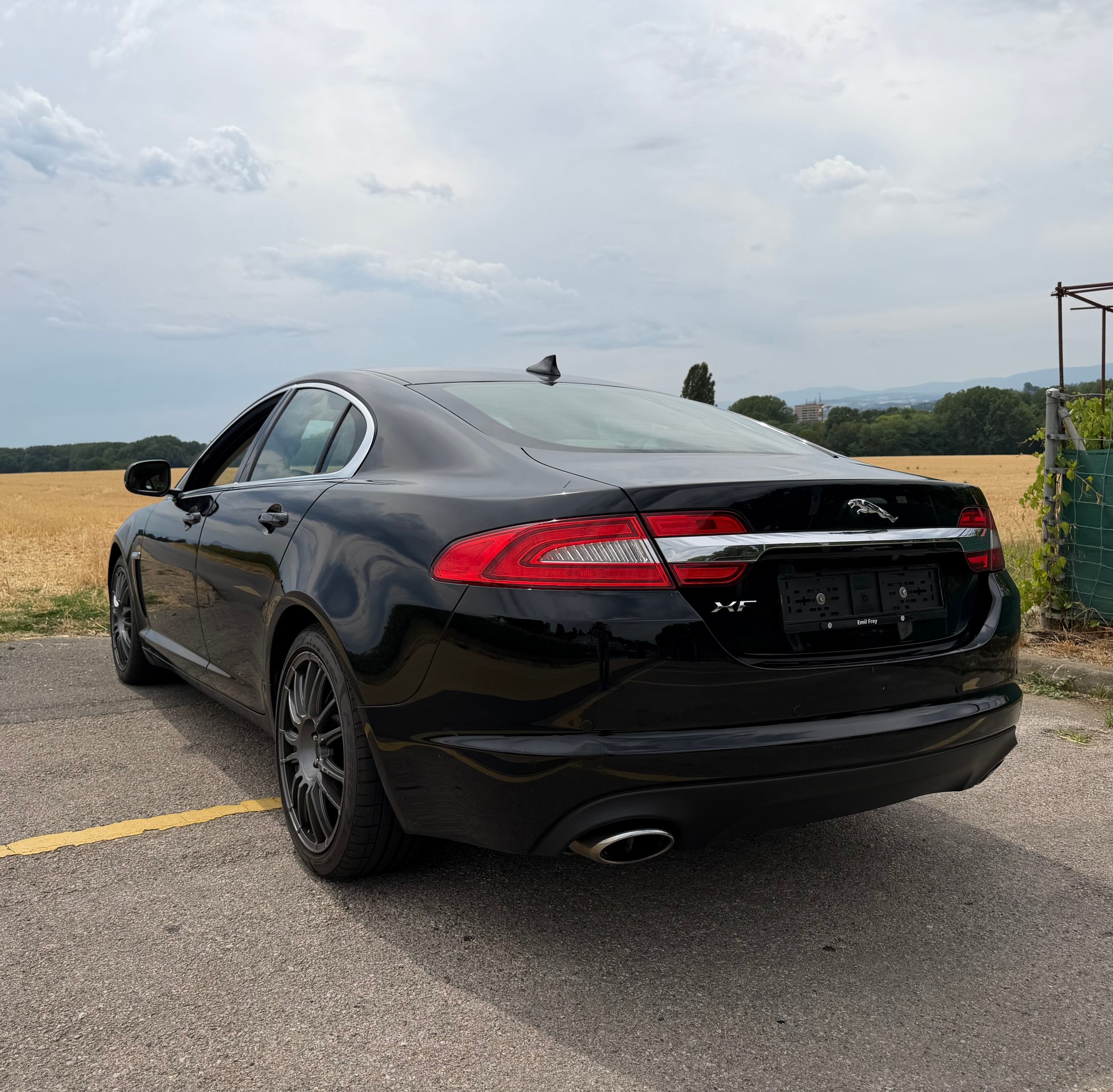 JAGUAR XF 3.0d V6 Luxury-image-3