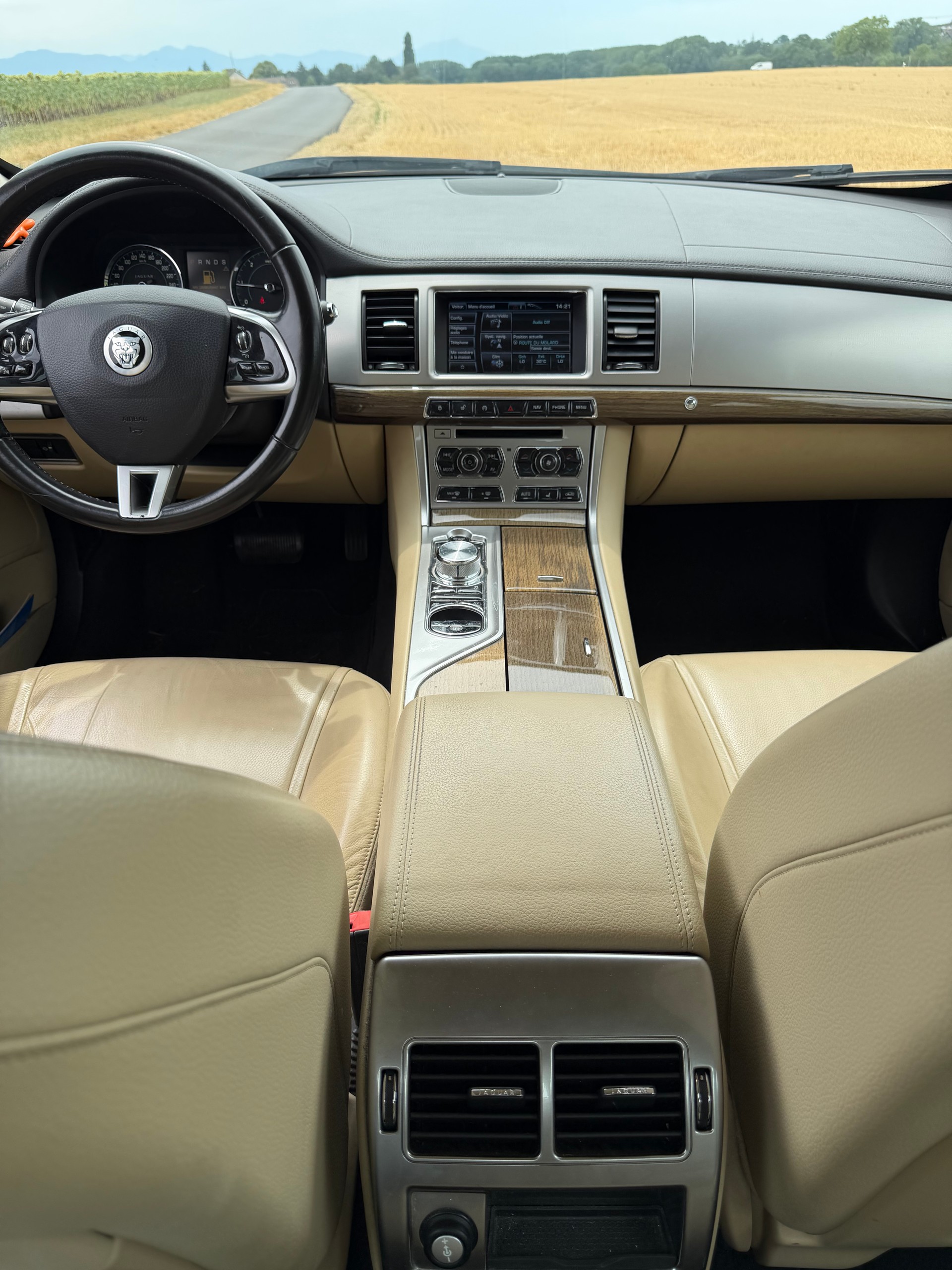 JAGUAR XF 3.0d V6 Luxury-image-9