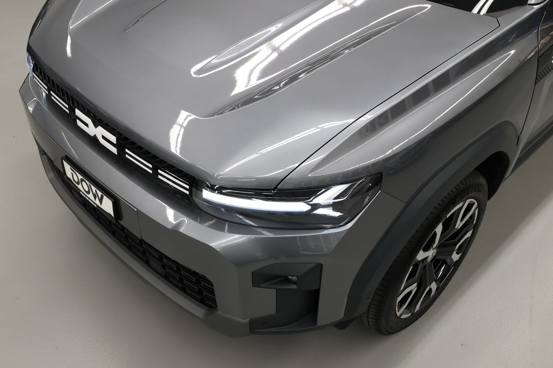 DACIA Bigster 1.8 Hybrid Journey-showroom-element-3