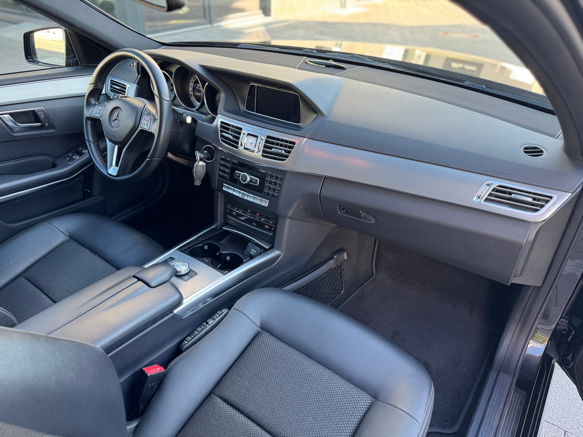 MERCEDES-BENZ E 200 CDI BlueEfficiency Elégance 7G-Tronic-image-11