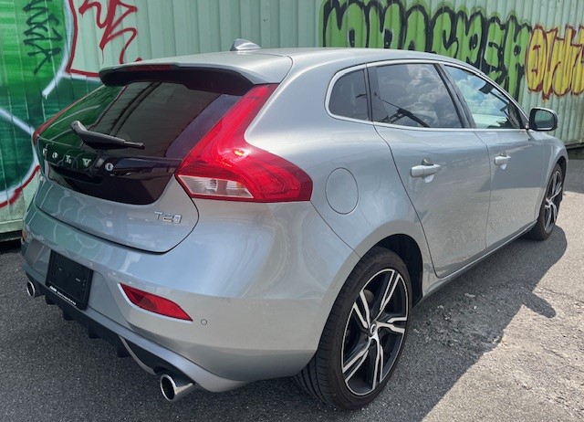VOLVO V40 T2 Momentum R-Design Geartronic-image-3
