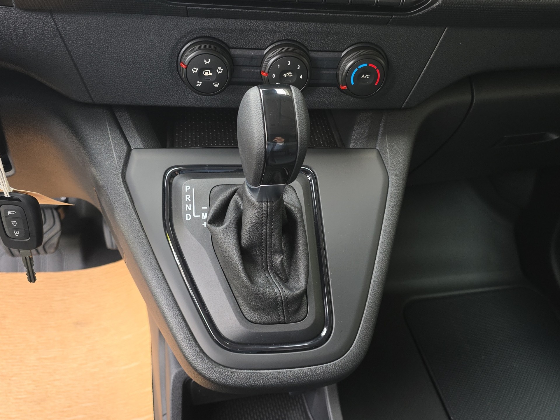 RENAULT Kangoo Van 1.3TCe Standard 130 PF Extra EDC-image-11