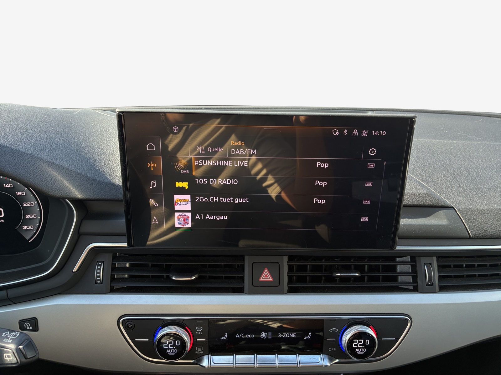 AUDI A4 Avant 40 TDI Attraction quattro S-tronic-image-15