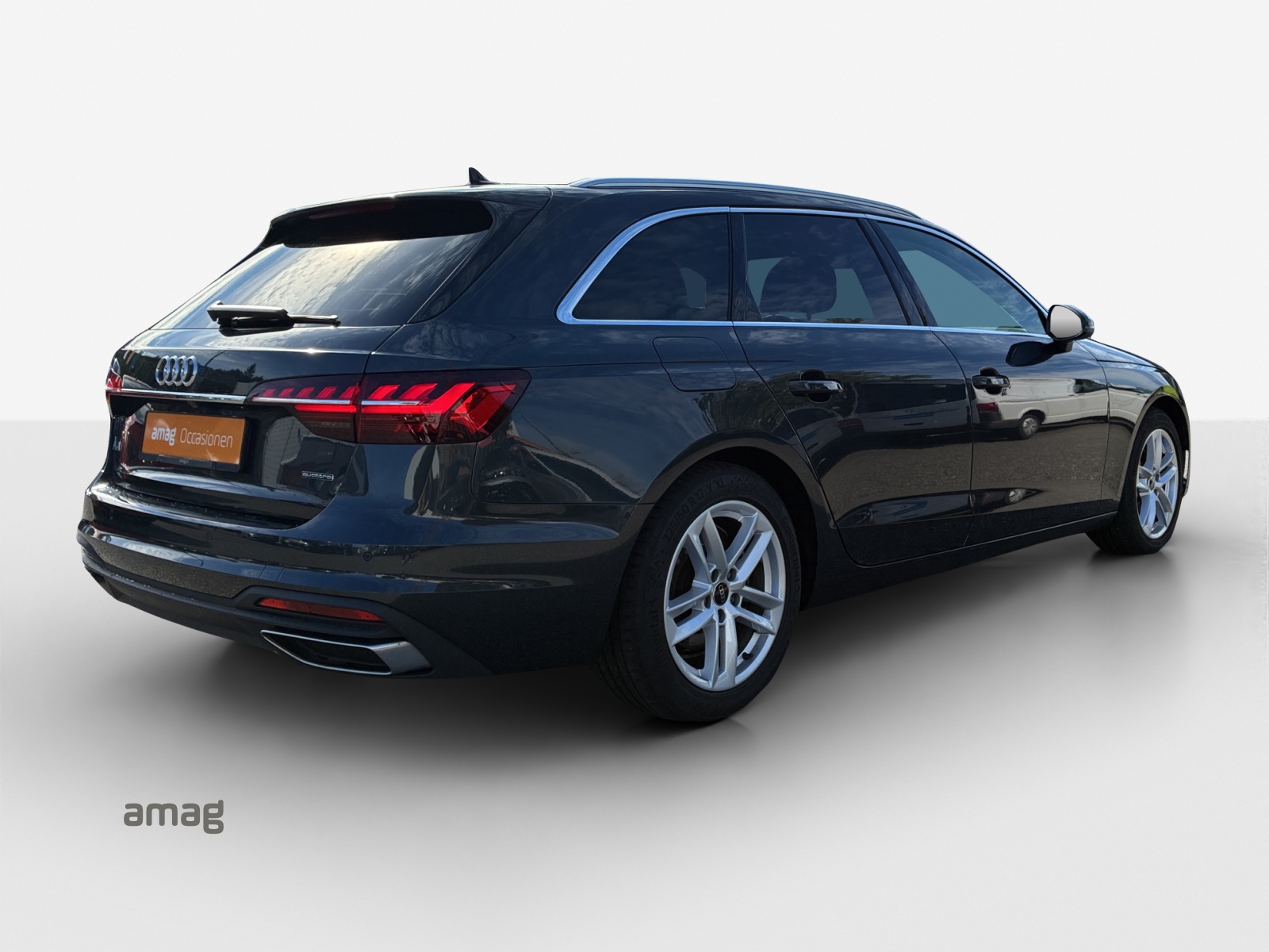 AUDI A4 Avant 40 TDI Attraction quattro S-tronic-image-4