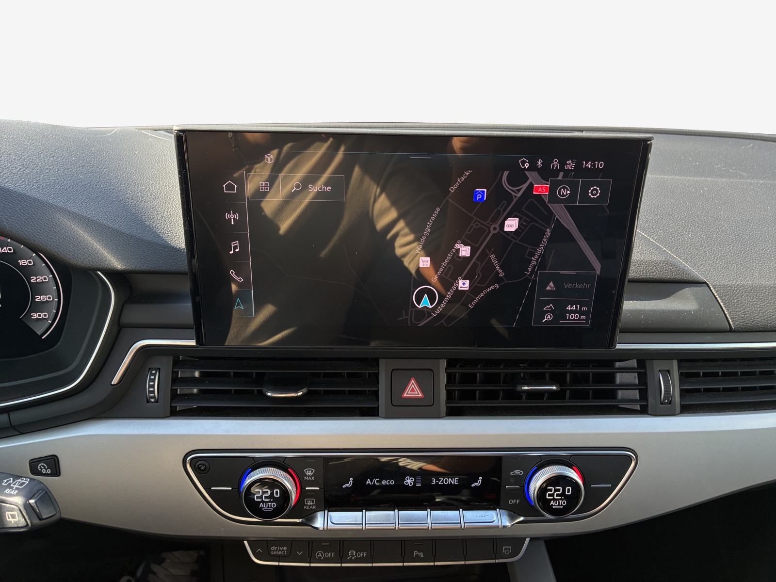 AUDI A4 Avant 40 TDI Attraction quattro S-tronic-image-14