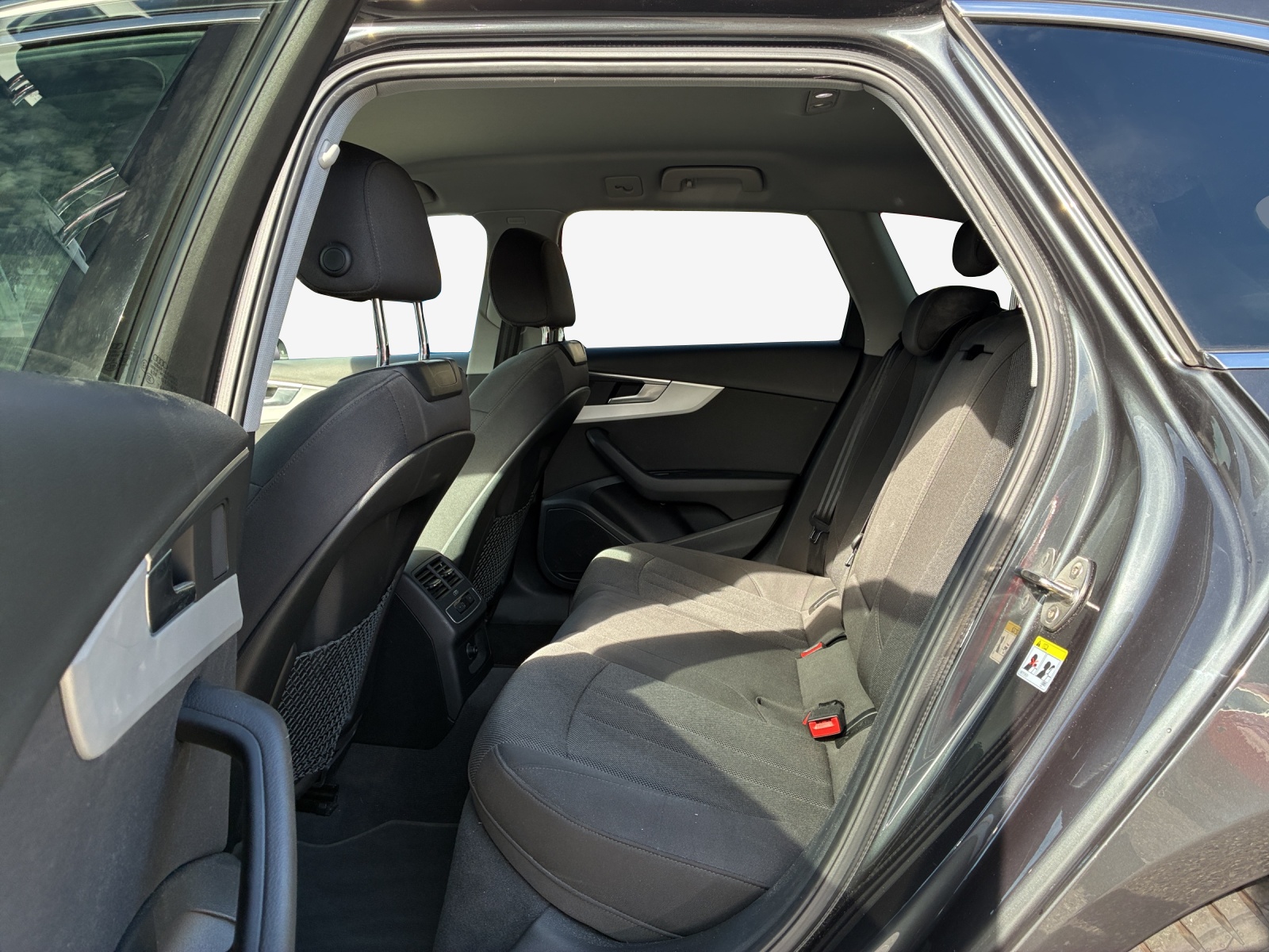 AUDI A4 Avant 40 TDI Attraction quattro S-tronic-image-11