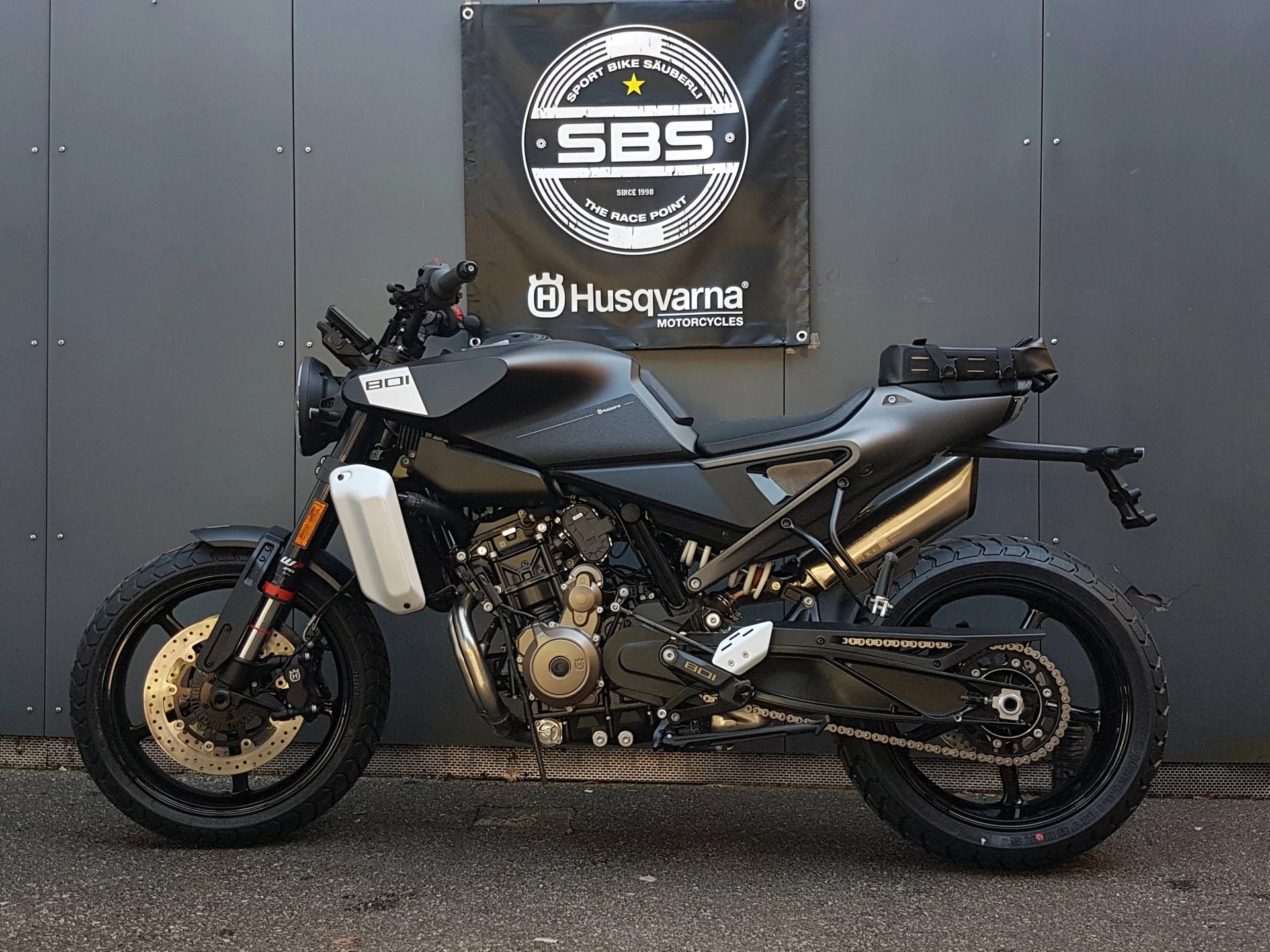 HUSQVARNA SVARTPILEN 801-showroom-element-1