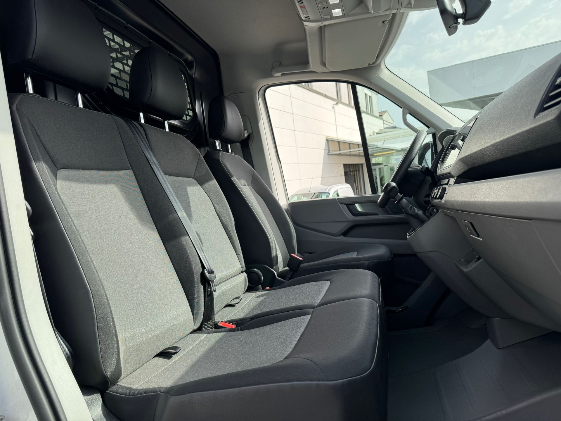 VW Crafter 35 2.0 TDI L3 4Motion-image-15