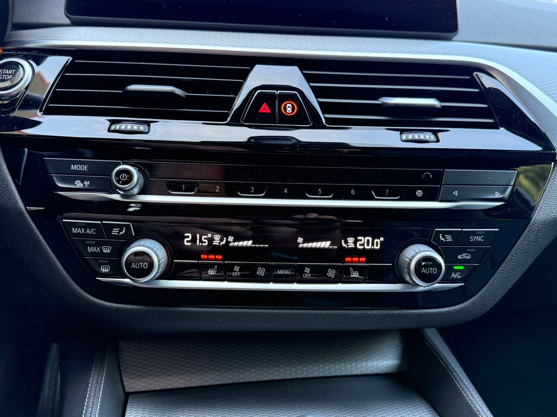 BMW 520d xDrive Touring Sport Line Steptronic-image-16
