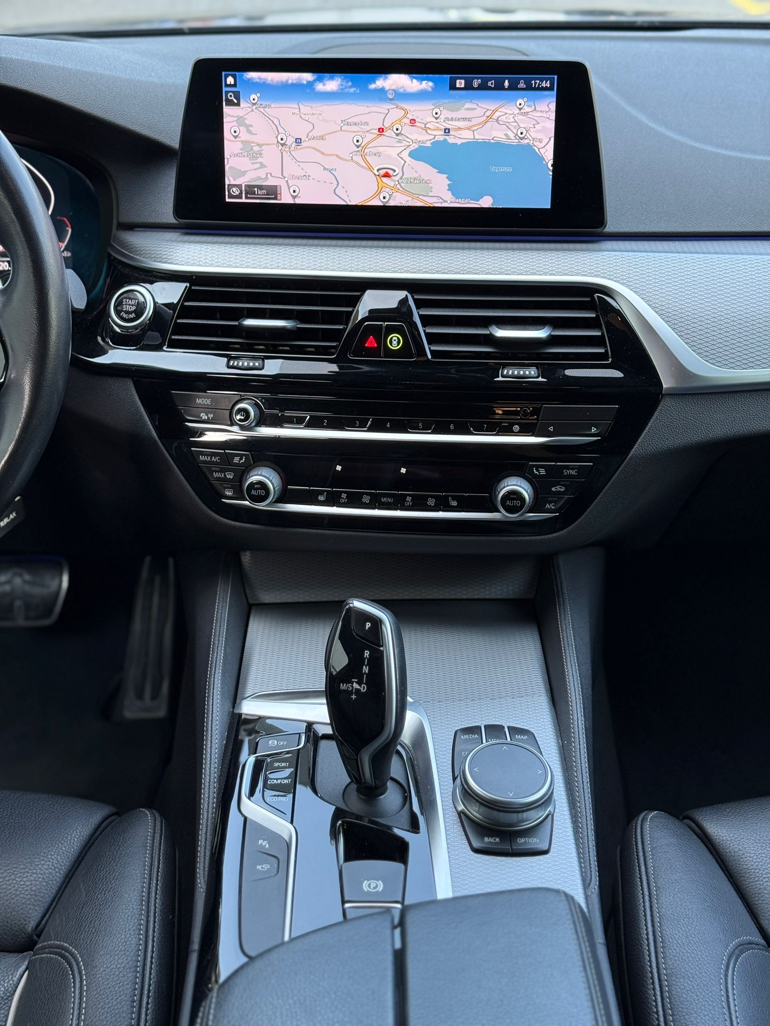 BMW 520d xDrive Touring Sport Line Steptronic-image-13