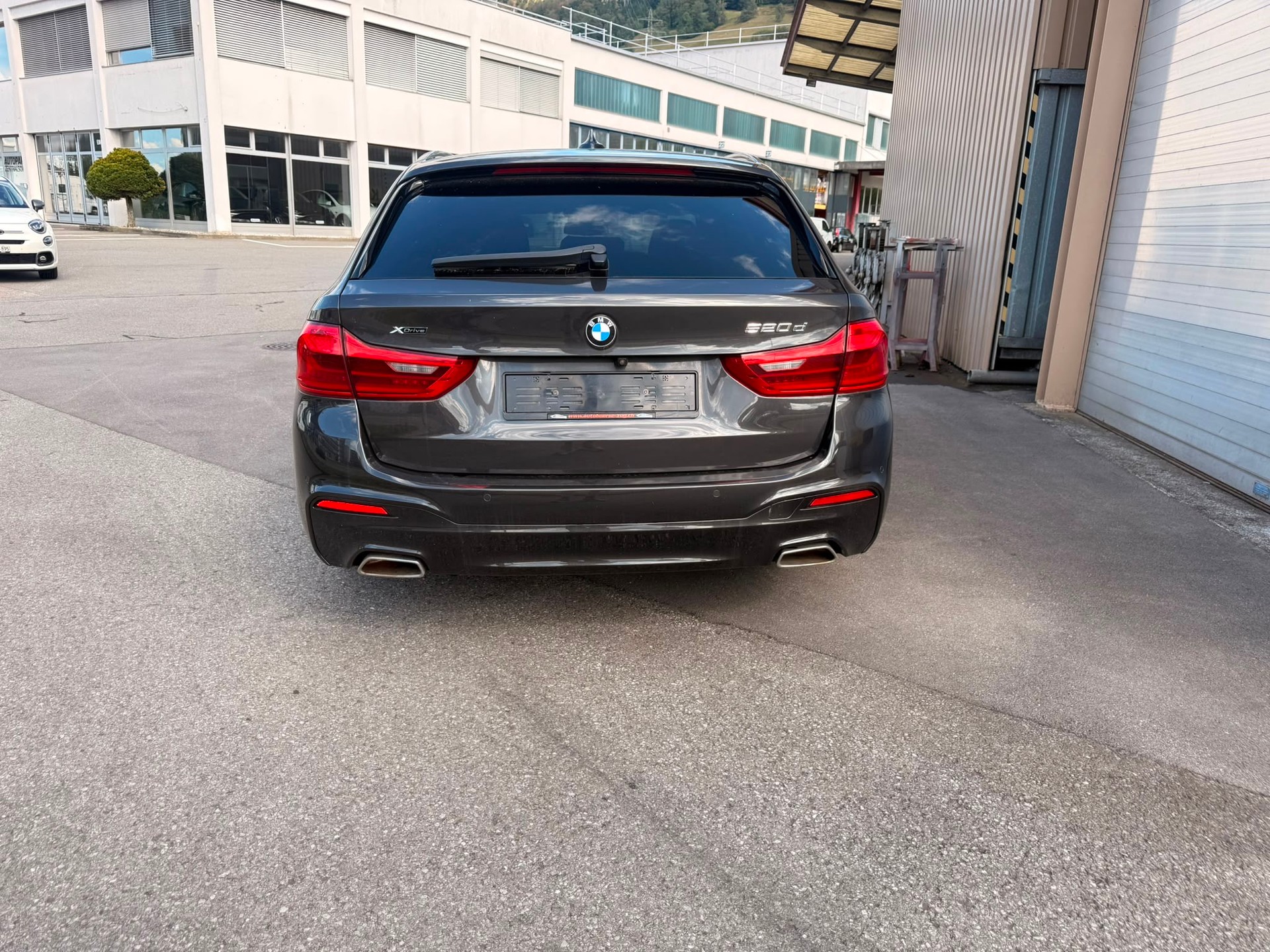 BMW 520d xDrive Touring Sport Line Steptronic-image-3