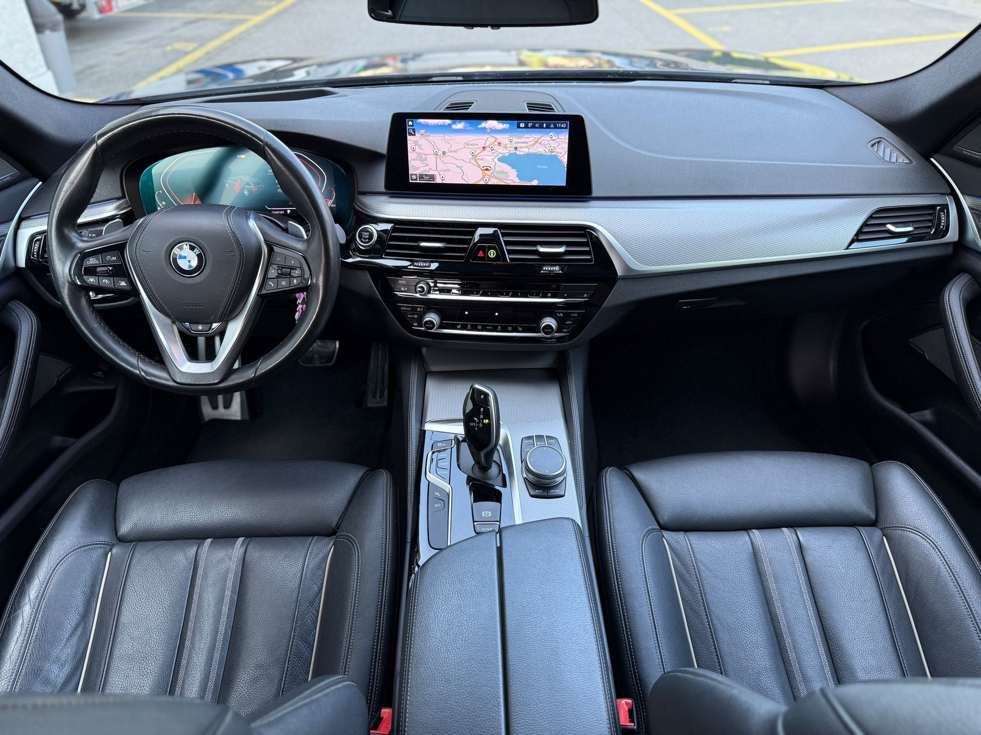 BMW 520d xDrive Touring Sport Line Steptronic-image-11
