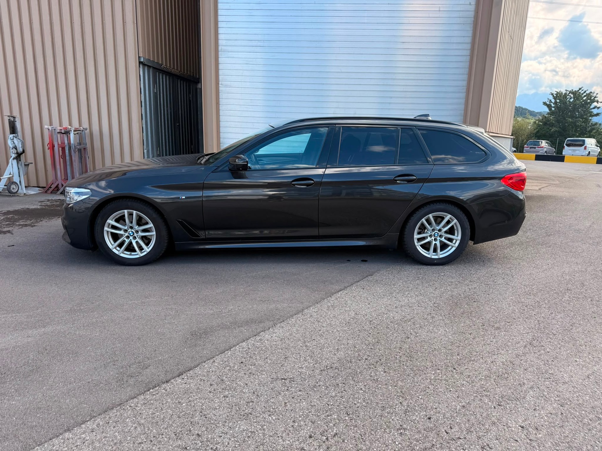 BMW 520d xDrive Touring Sport Line Steptronic-image-1
