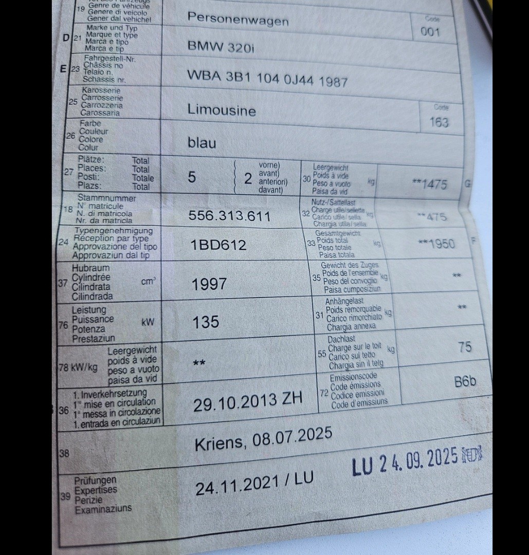 BMW 320i-image-4