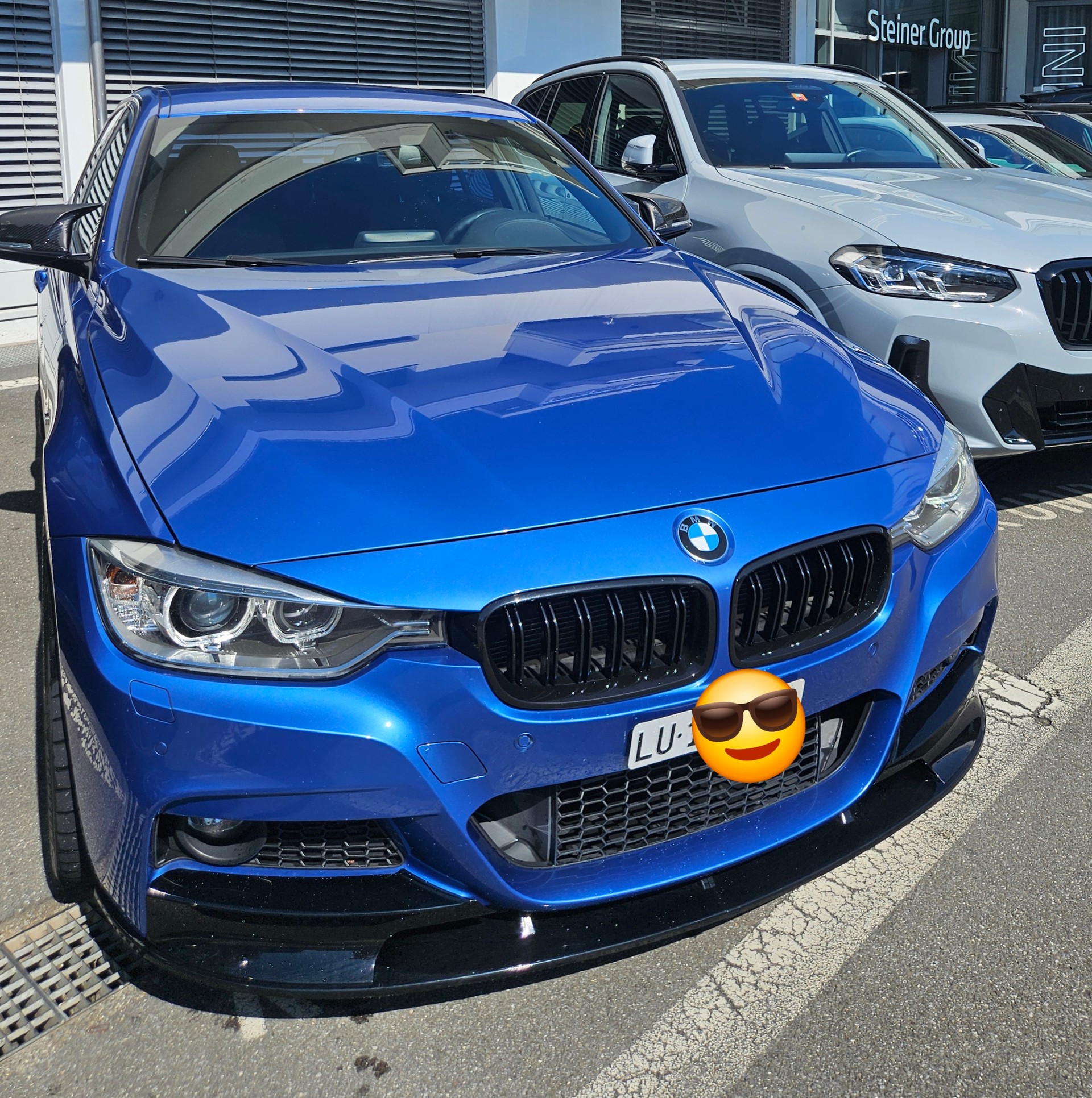 BMW 320i-image-0