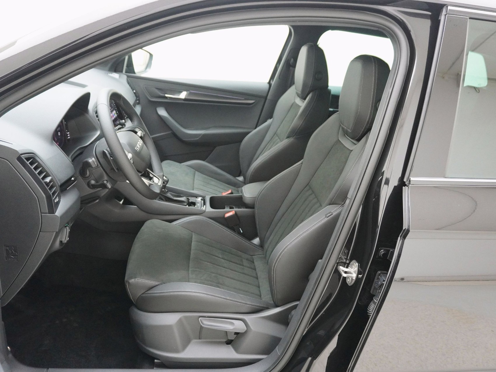SKODA Karoq 2.0 TDI SportLine DSG 4x4-image-12