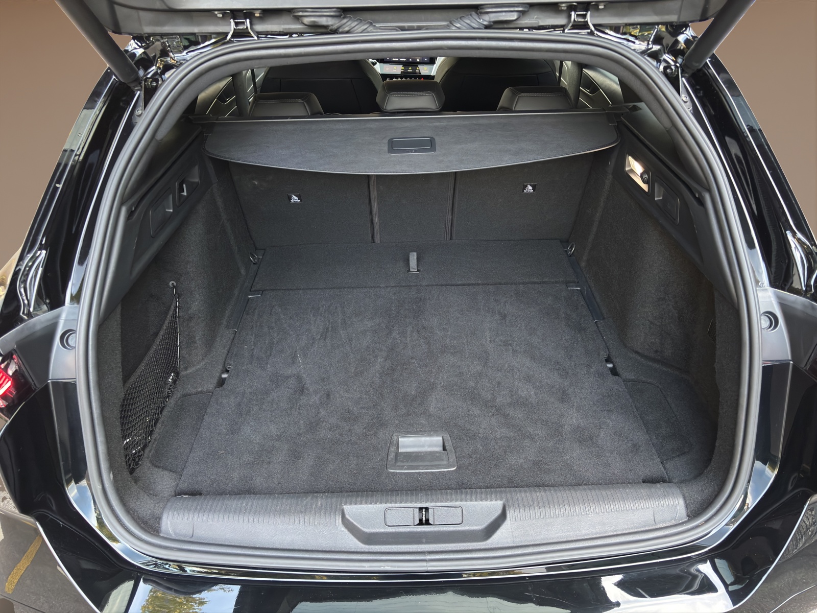 PEUGEOT 308 SW 1.2 HEV 136 GT-image-12