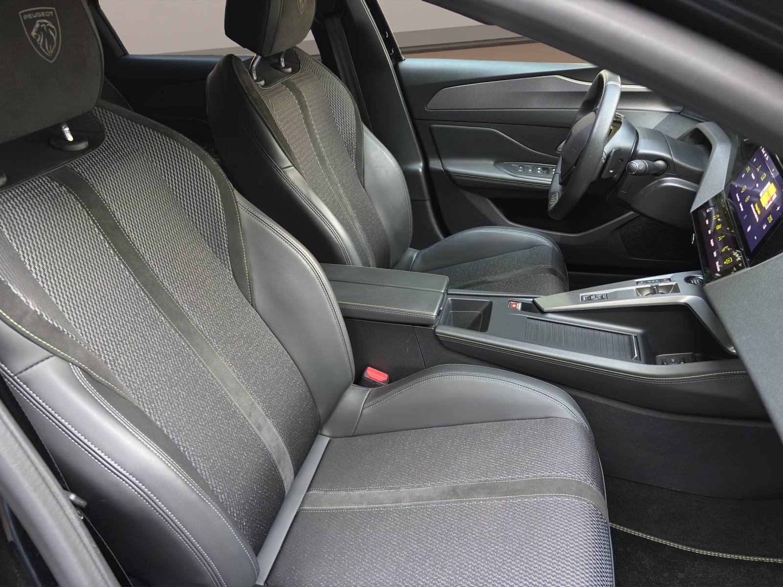 PEUGEOT 308 SW 1.2 HEV 136 GT-image-10