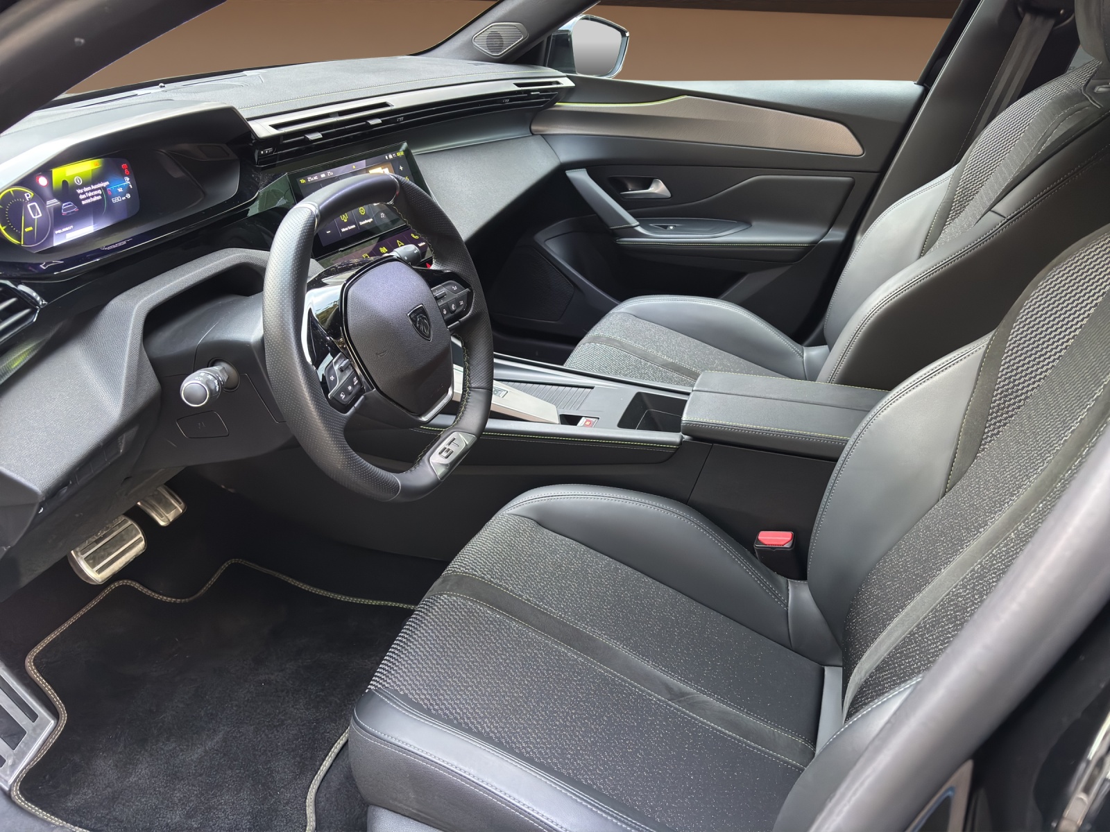 PEUGEOT 308 SW 1.2 HEV 136 GT-image-9