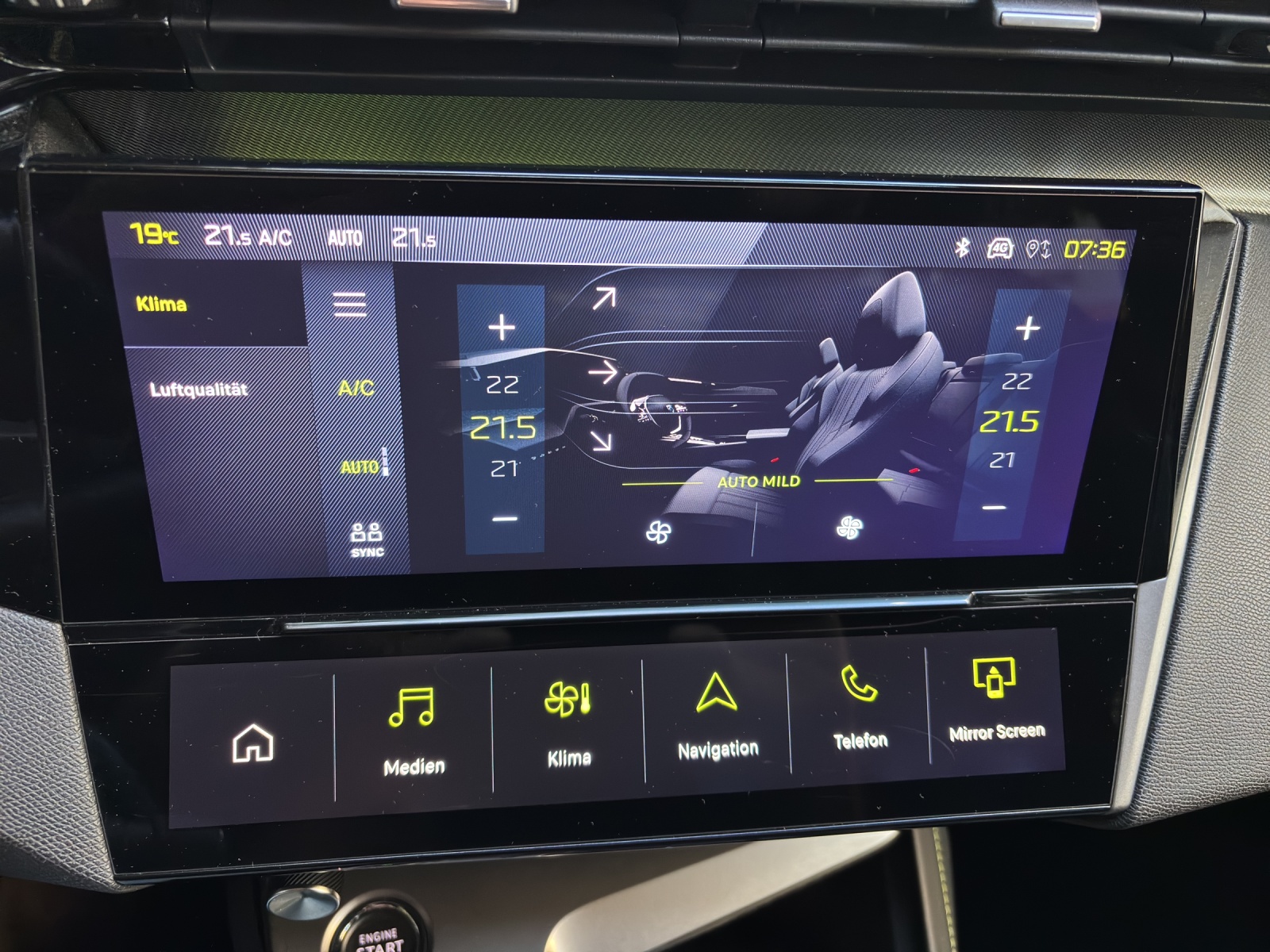 PEUGEOT 308 SW 1.2 HEV 136 GT-image-15