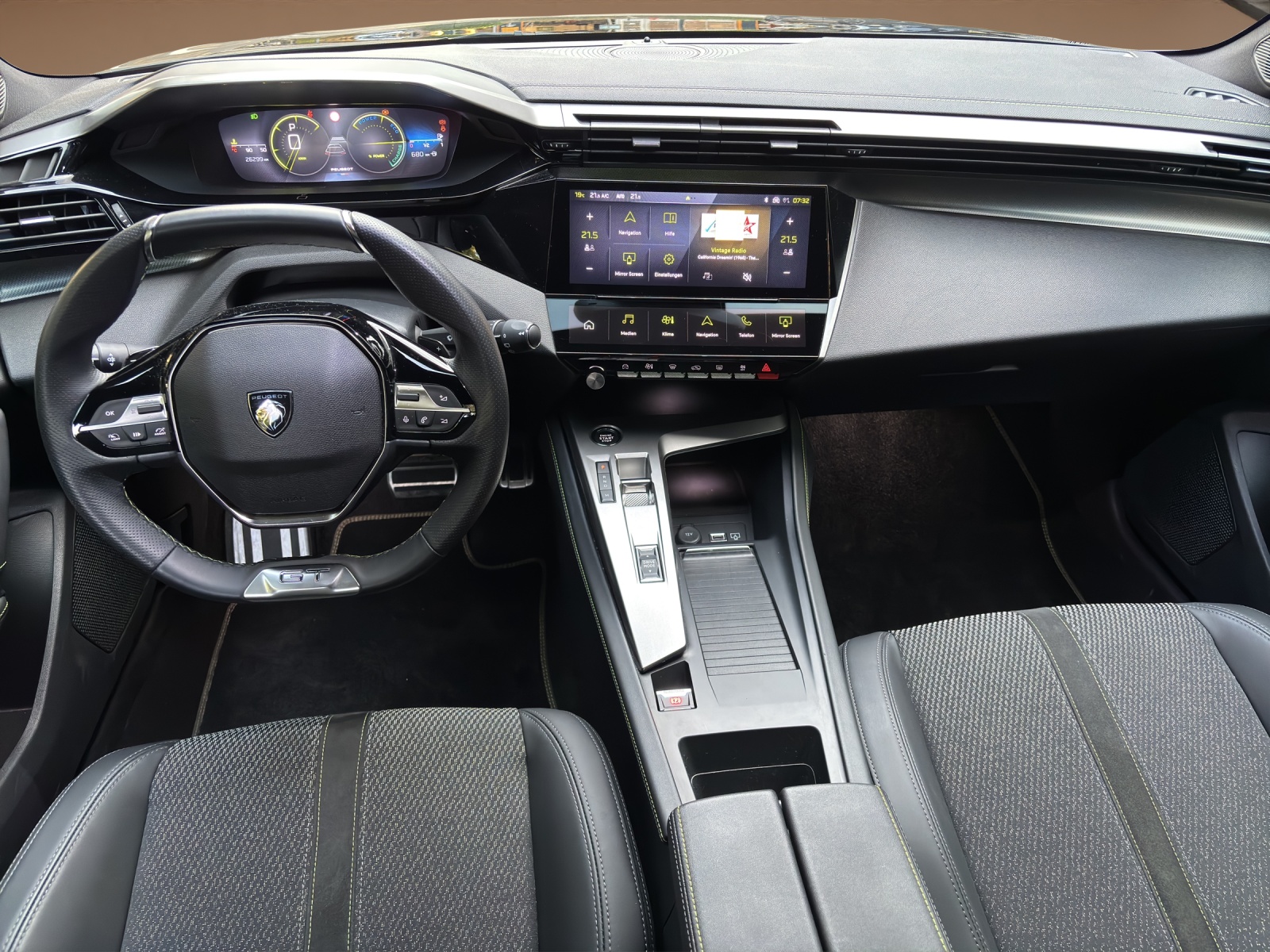PEUGEOT 308 SW 1.2 HEV 136 GT-image-8