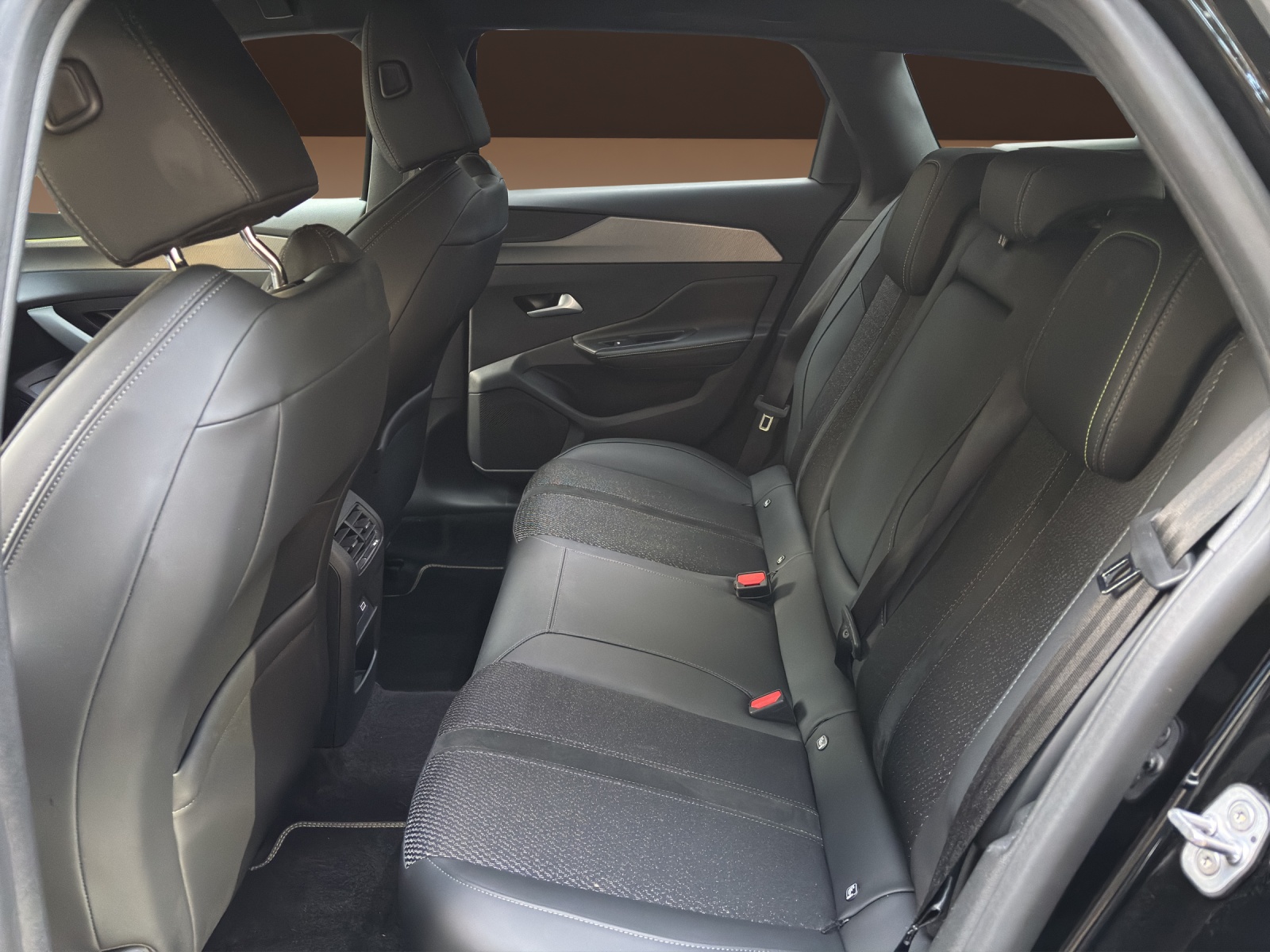 PEUGEOT 308 SW 1.2 HEV 136 GT-image-11