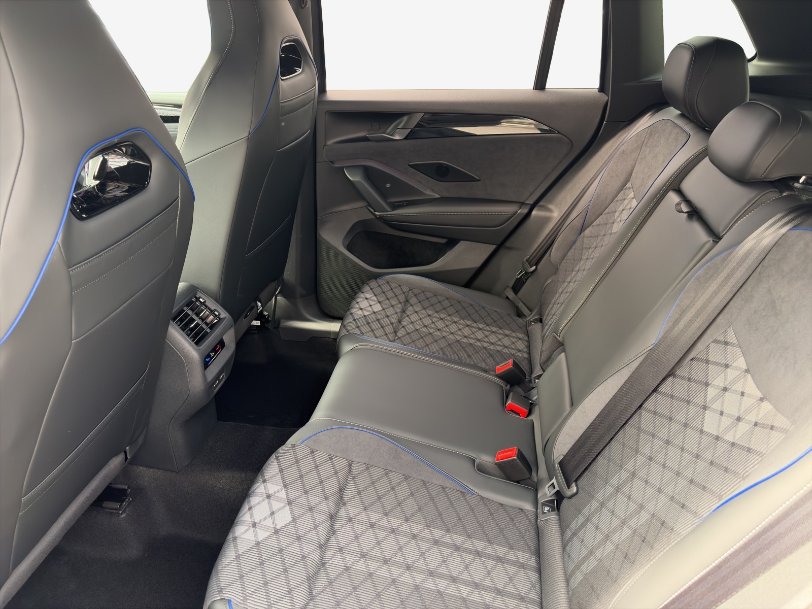 VW Tiguan 1.5 TSI evo2 eHybrid R-Line DSG-image-11