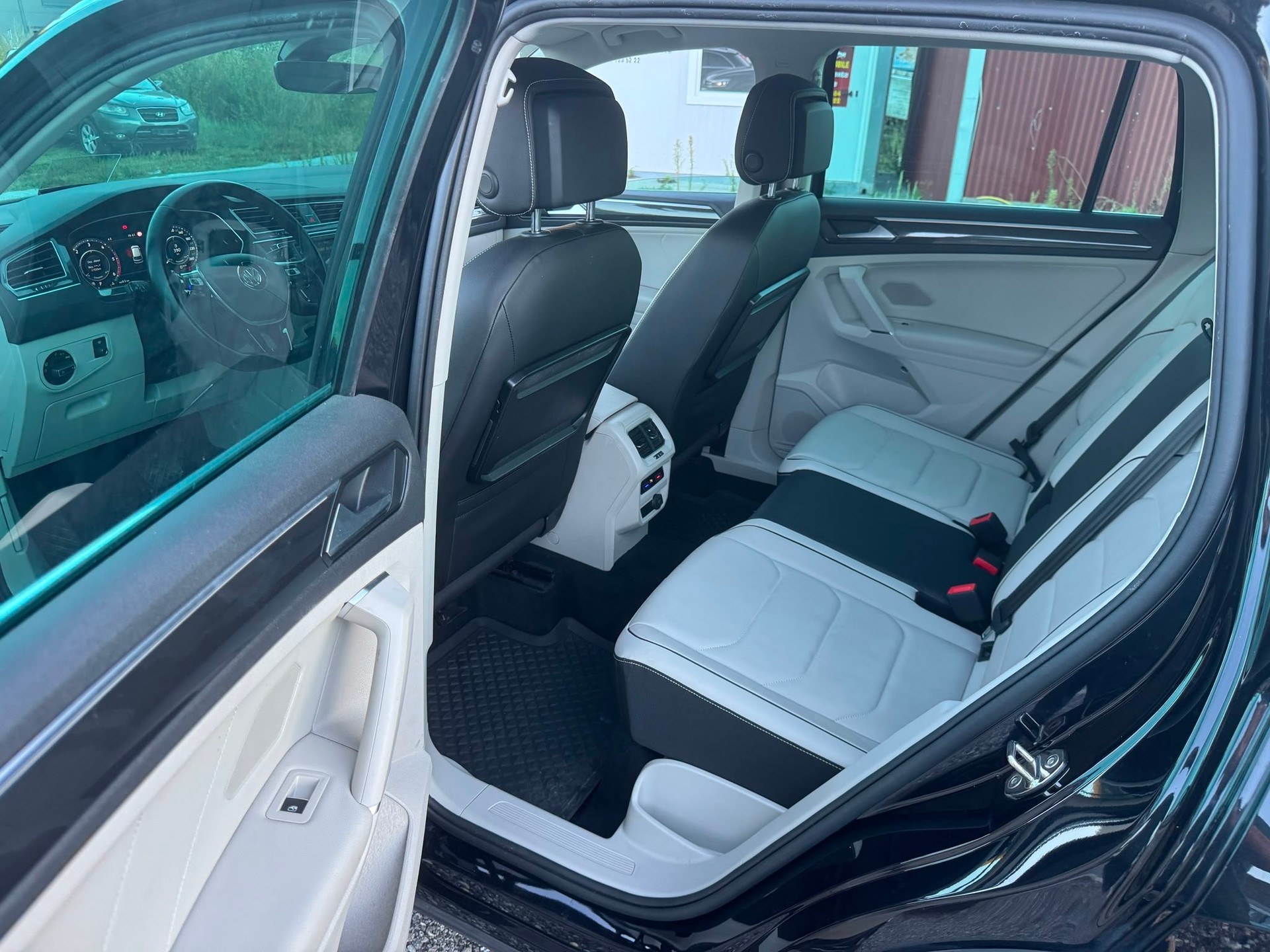 VW Tiguan 2.0 TDI SCR Highline 4Motion DSG-image-13