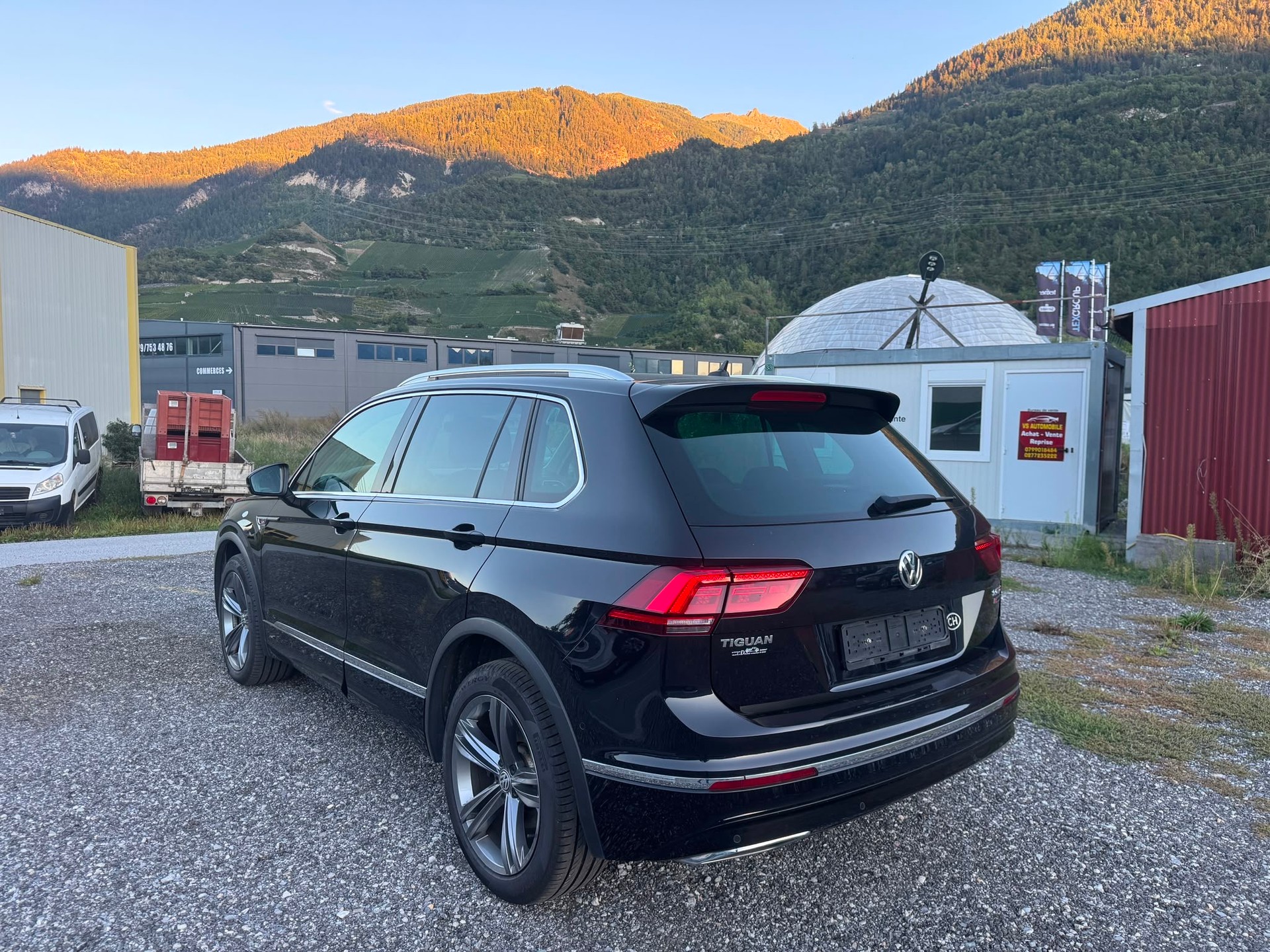 VW Tiguan 2.0 TDI SCR Highline 4Motion DSG-image-3