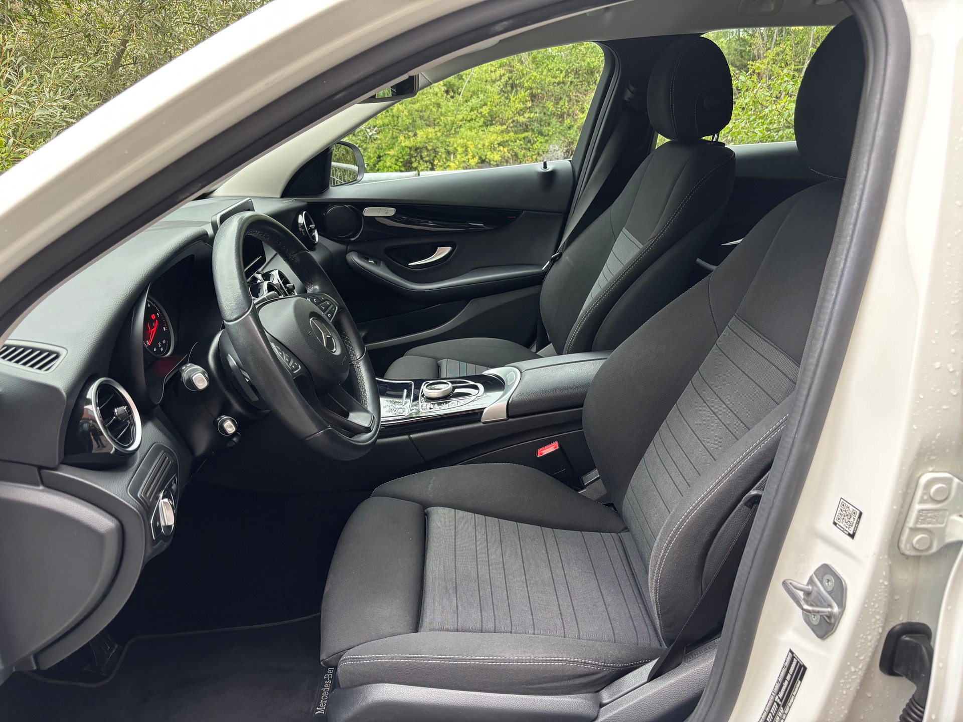 MERCEDES-BENZ C 220 d Swiss Star Exclusive 4Matic 9G-Tronic-image-4