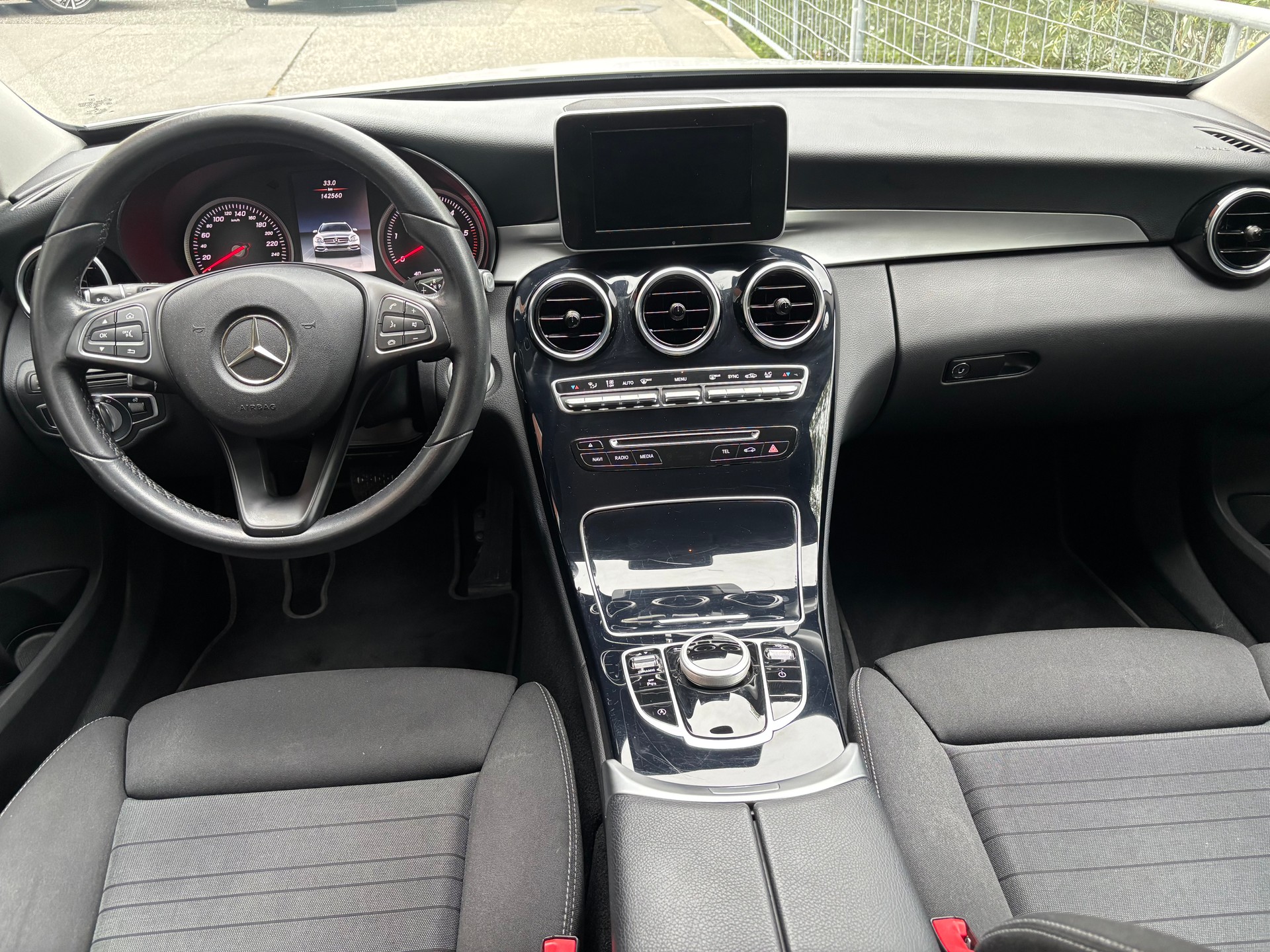 MERCEDES-BENZ C 220 d Swiss Star Exclusive 4Matic 9G-Tronic-image-5