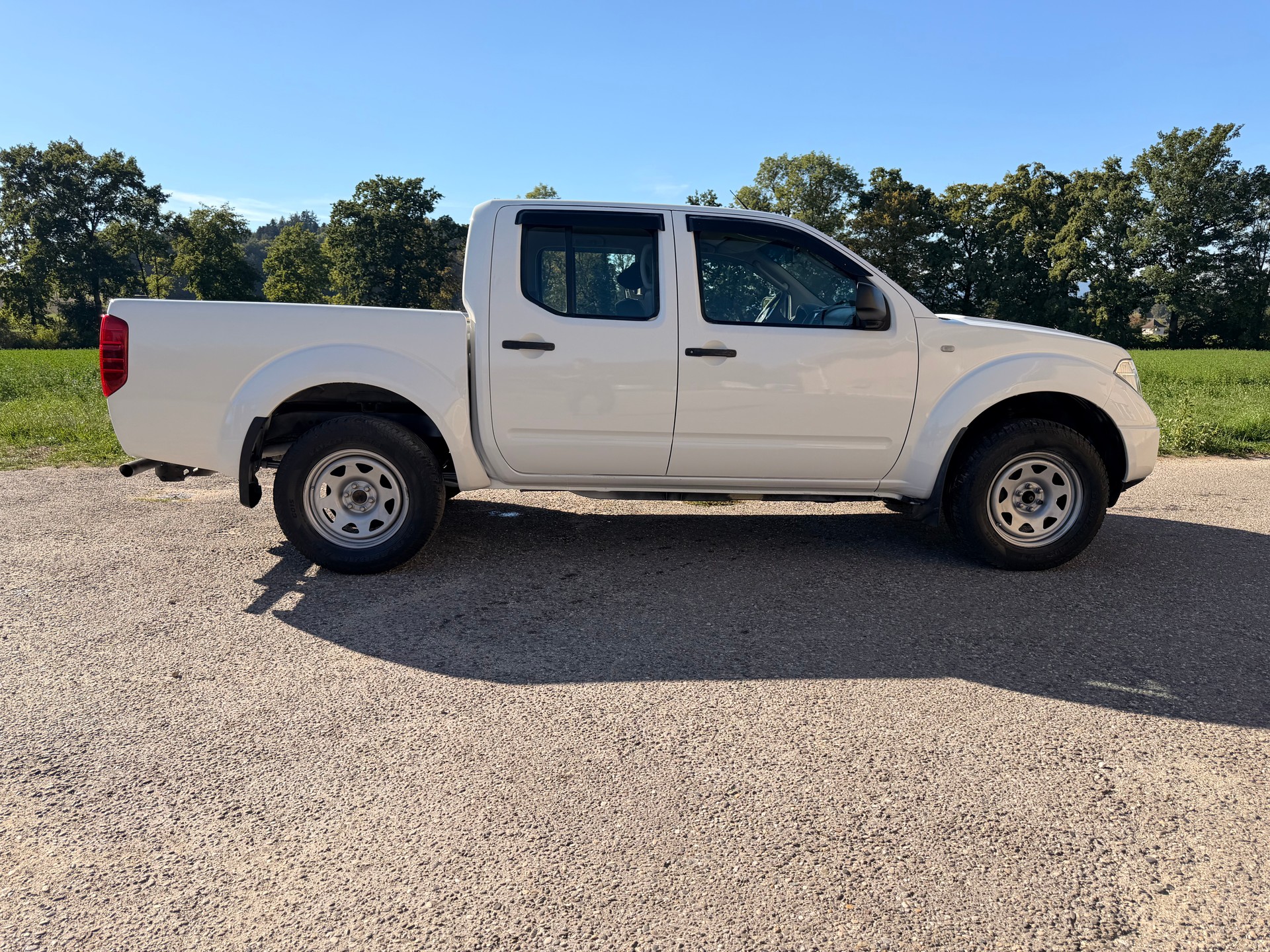 NISSAN Navara Double Cab Platinum 2.5 dCi 4WD-image-0