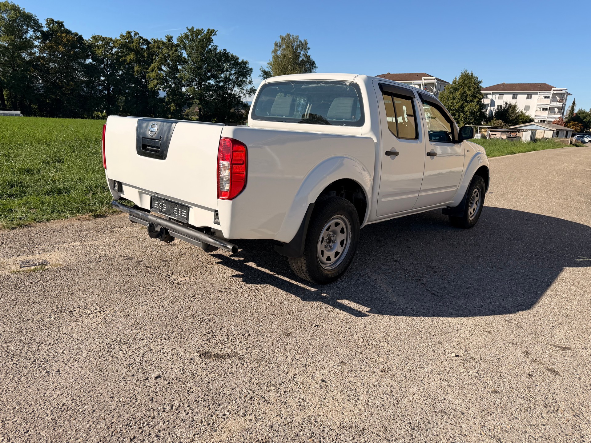 NISSAN Navara Double Cab Platinum 2.5 dCi 4WD-image-2