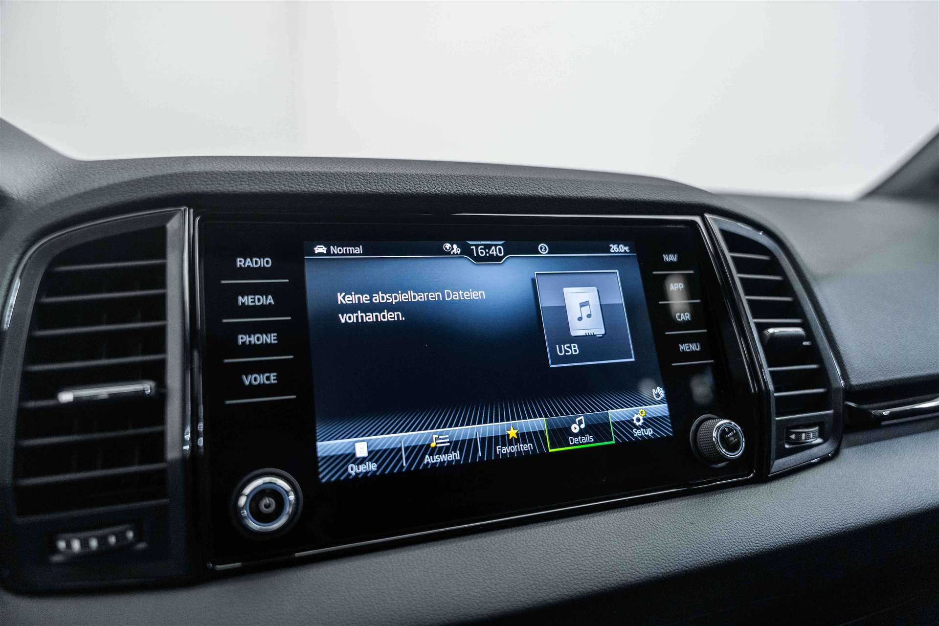 SKODA Karoq 2.0 TSI SportLine 4x4 DSG Standheizung!-image-21